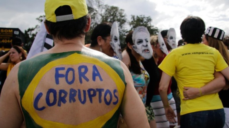 El Carnaval arranca en Brasil con una protesta contra Rousseff
