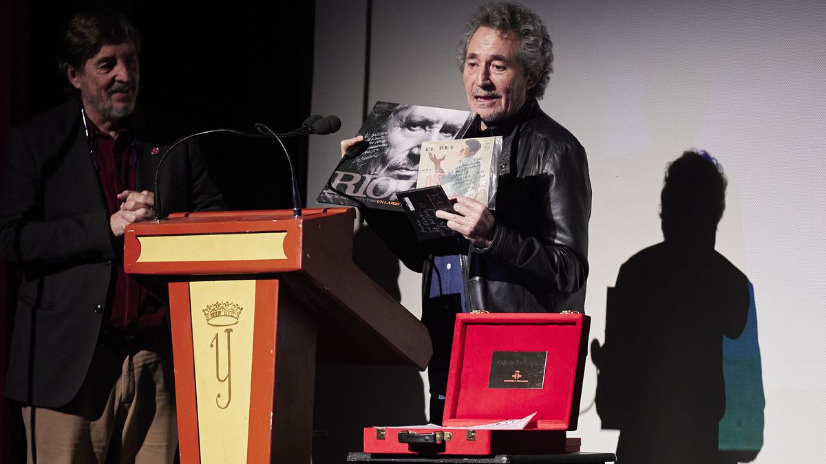 Miguel Ríos cede a la Caja de las Letras cartas, discos y el manuscrito de su canción “Vuelvo a Granada”