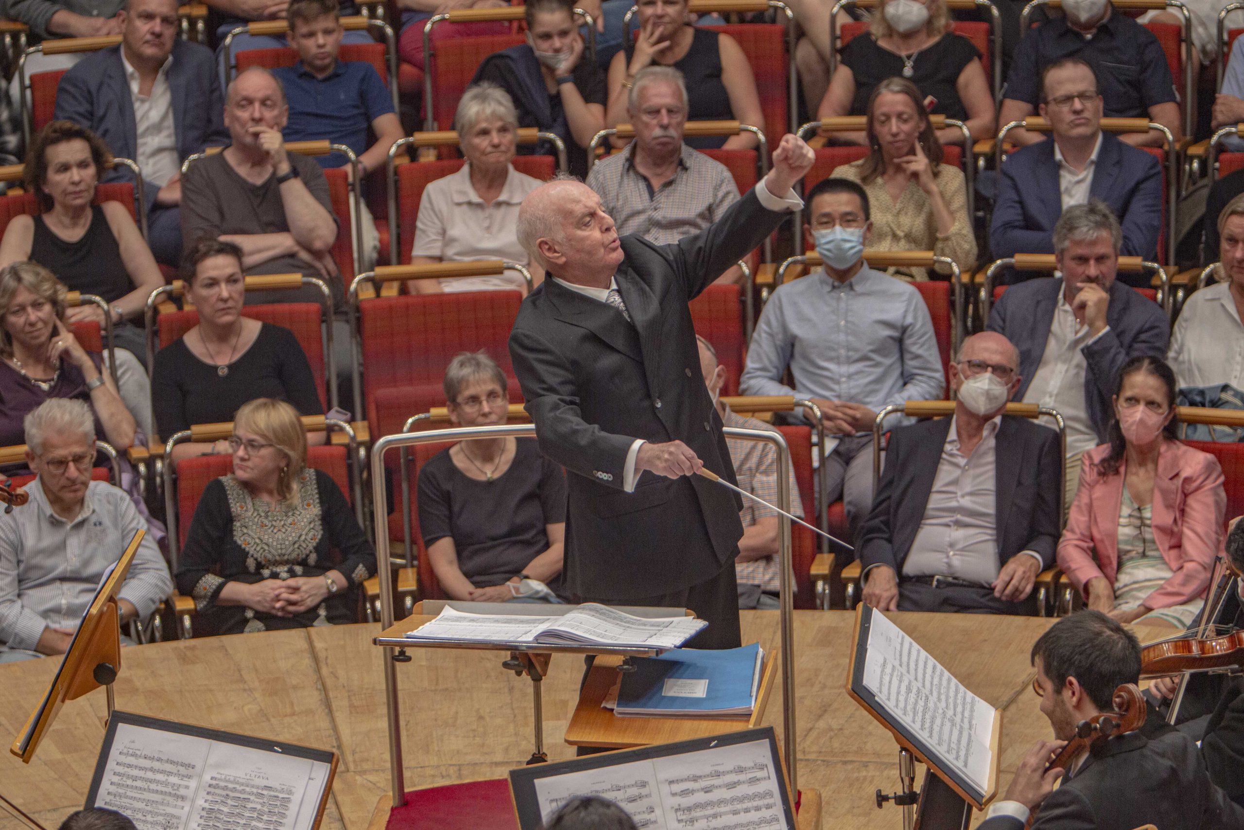 Daniel Barenboim anuncia su dimisión como director general de la Ópera de Berlín por motivos de salud