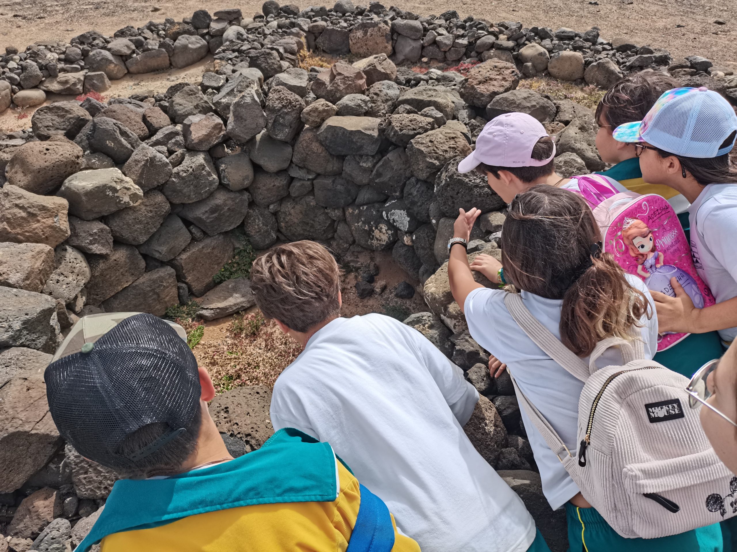 Escolares de Gáldar escenifican la vida de un poblado indígena del norte de Gran Canaria