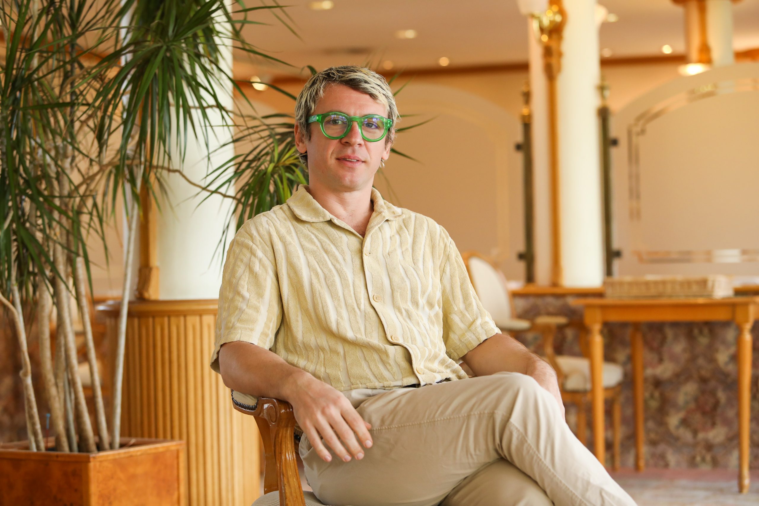 La política y la estética de lo trasero, a debate con el coreógrafo y bailarín Aleksandar Georgiev con ‘Atrás’