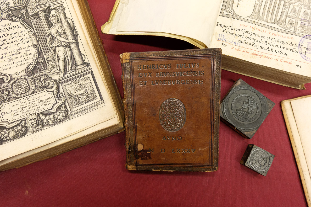 La Casa de Colón expone los libros más antiguos de su valioso Fondo Ballesteros