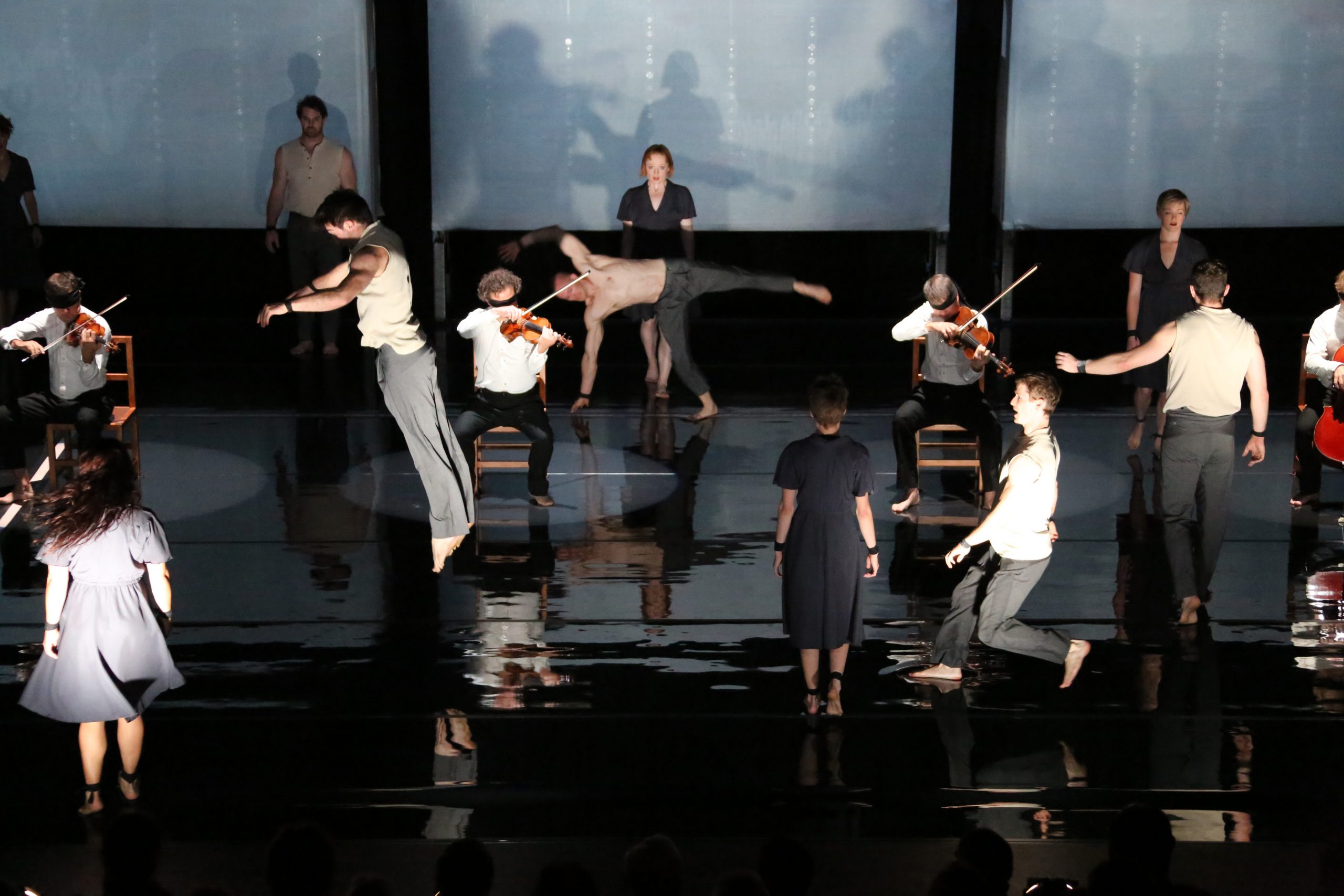 La compañía australiana Circa fusiona en Opus la música clásica con el circo contemporáneo