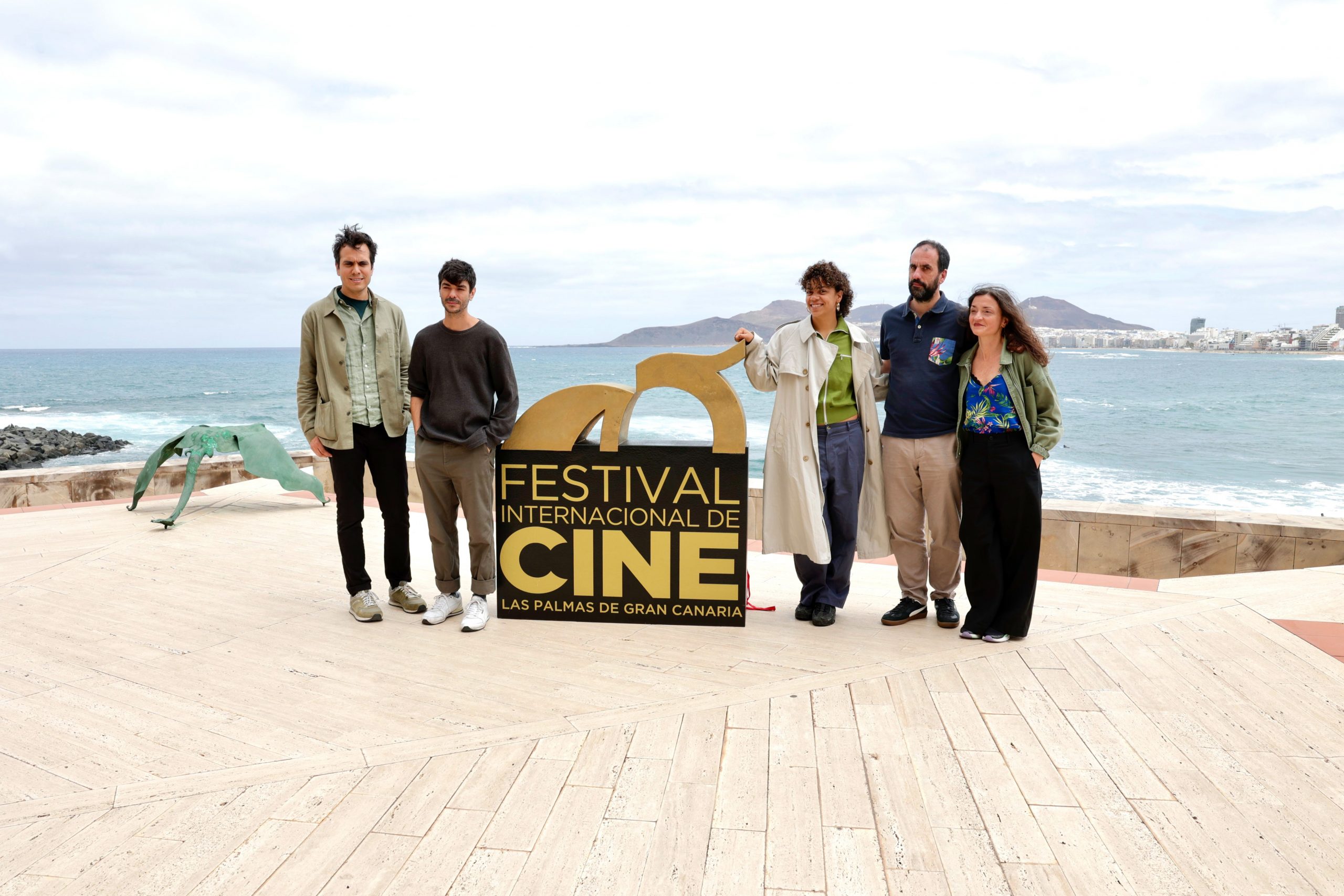 A nuestros amigos y De interés insular, premios Richard Leacock al mejor largo y al mejor corto, respectivamente