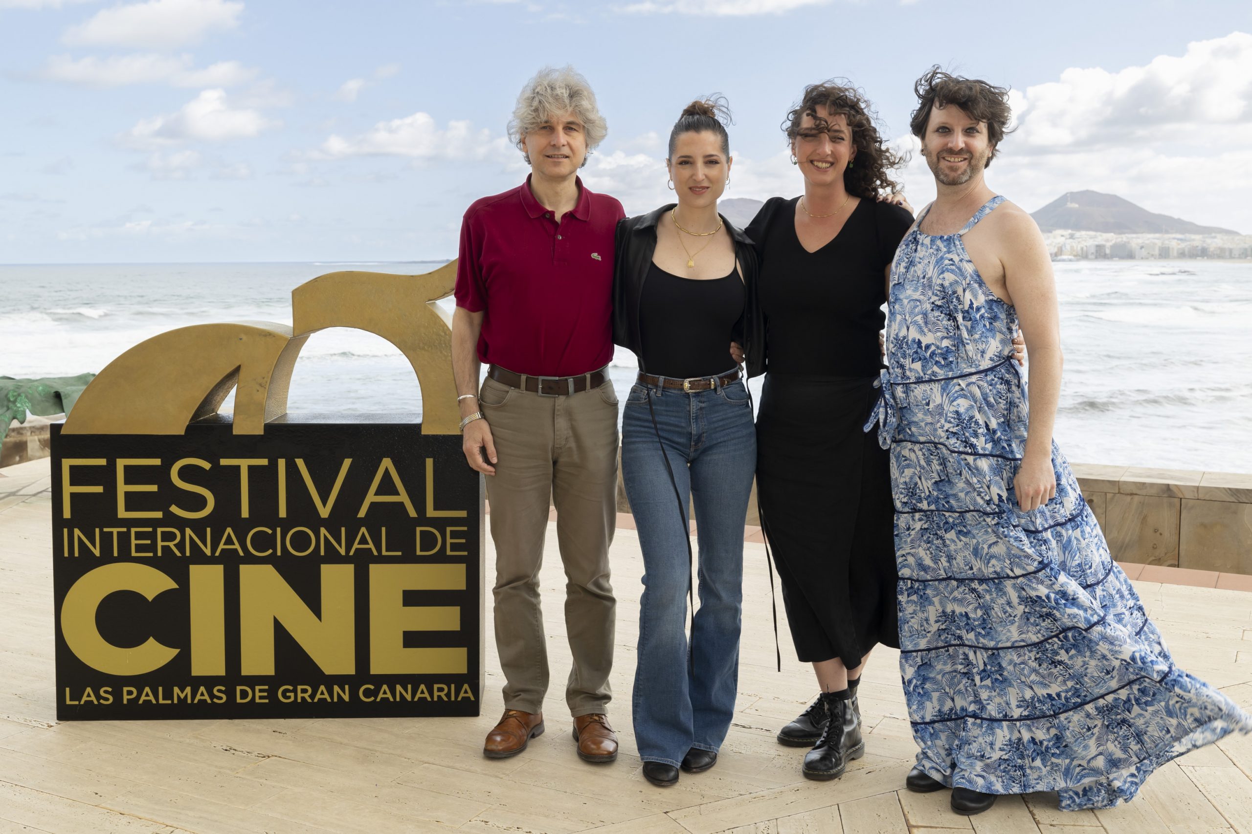 La festiva y desmelenada ‘Llueve sobre Babel’, de Gala del Sol, premio «Panorama España»