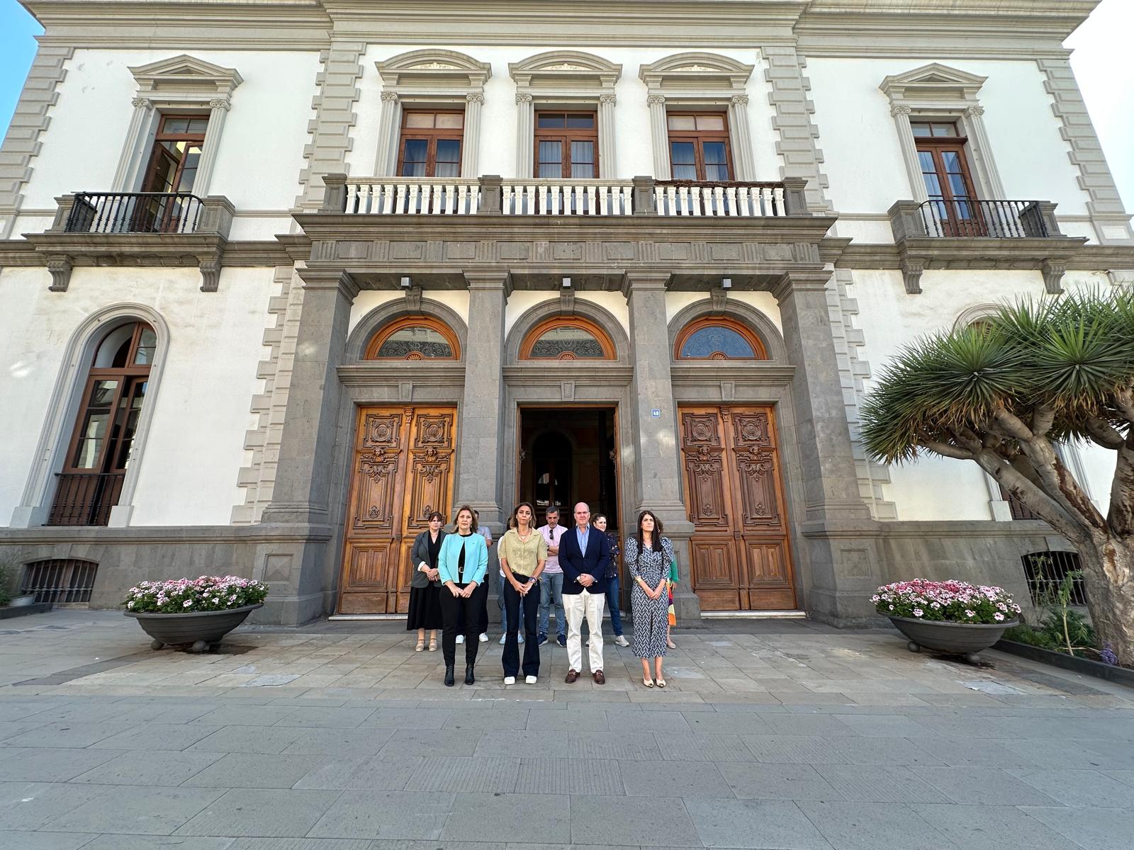 Santa Cruz se suma al minuto de silencio por fallecimiento de varios migrantes en El Hierro