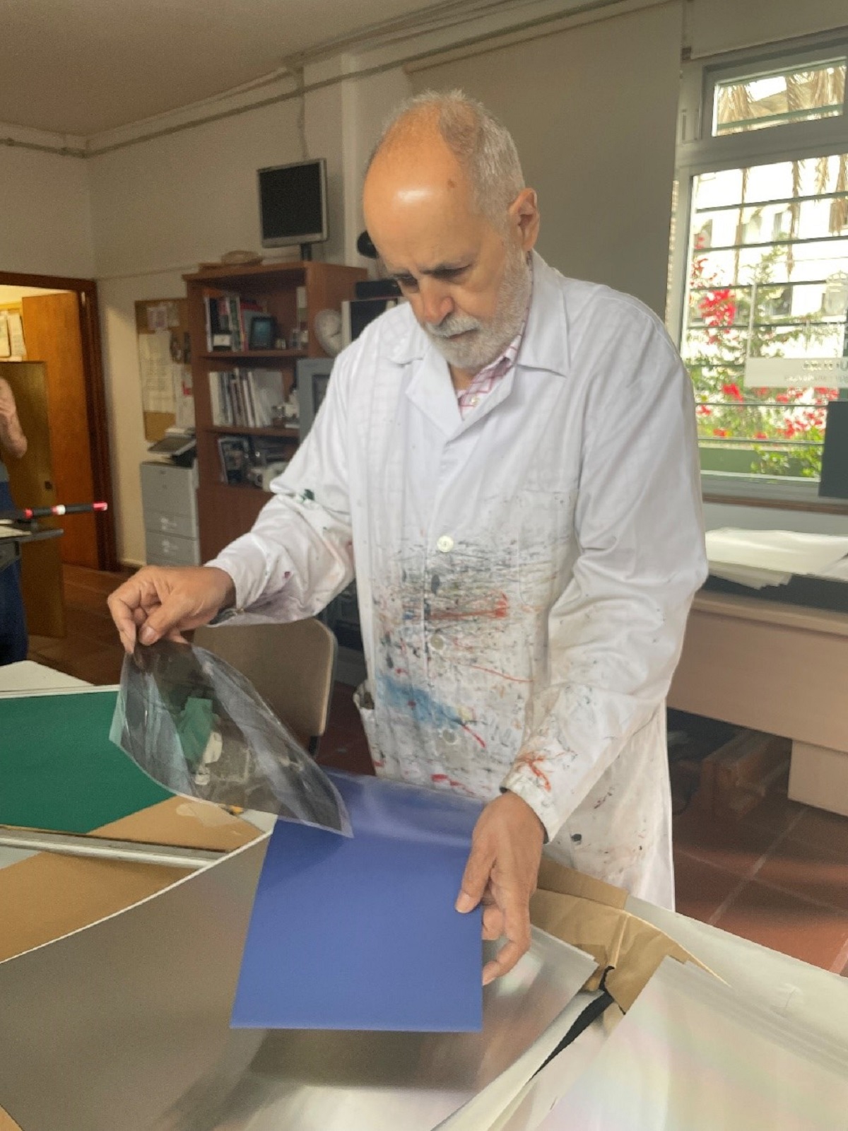 El grabador Julio Sánchez imparte en el Taller de Grabado un taller de fotolitografía creativa en plancha de aluminio