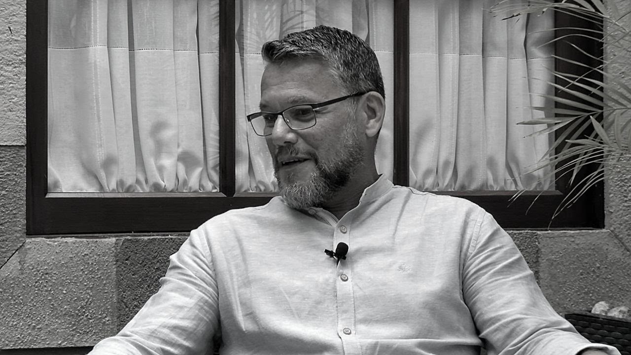 El novelista Germán Vega presenta en la Biblioteca Insular su última entrega, ‘Fantasmas’