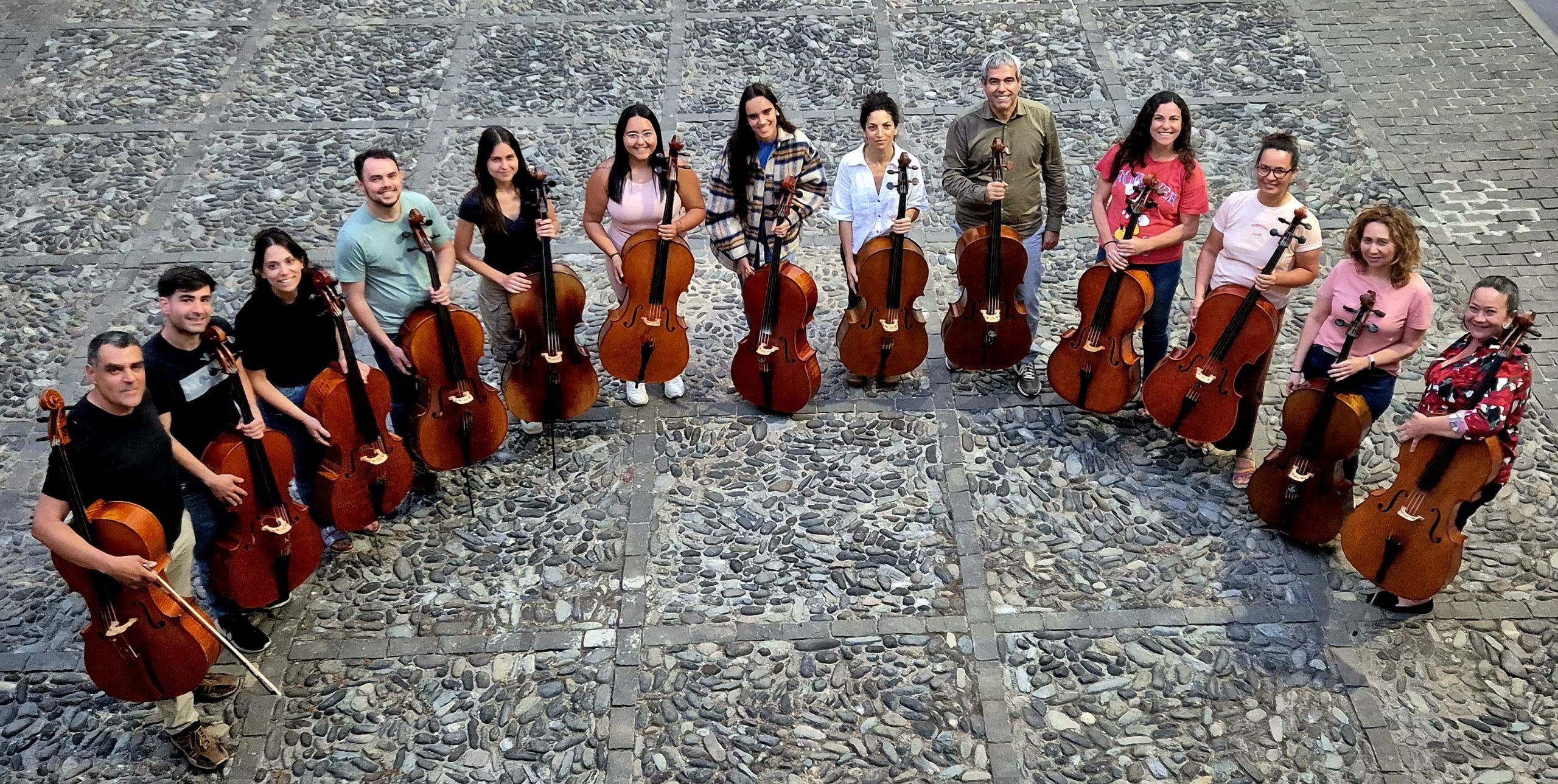 El Ensemble de Violonchelos de la Orquesta Comunitaria de Gran Canaria presenta «La Voz del Violonchelo», un recorrido por obras populares del mundo del cine, la pop y la música clásica
