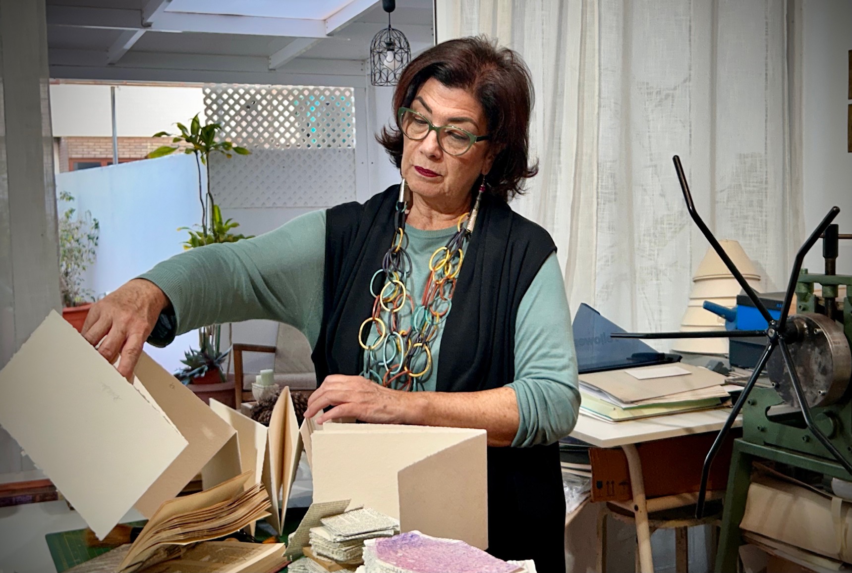 El arte, el reciclaje y la creatividad se unen en un taller para dar nueva vida a los libros
