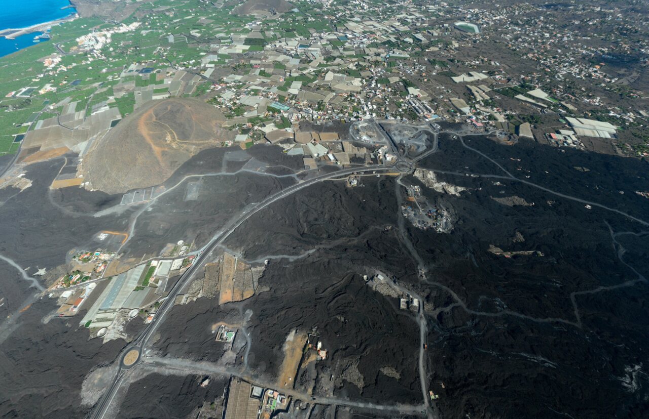 El claro mensaje de tres asociaciones de afectados del volcán a los Reyes: “La reconstrucción no va bien: es caótica y sin rumbo”