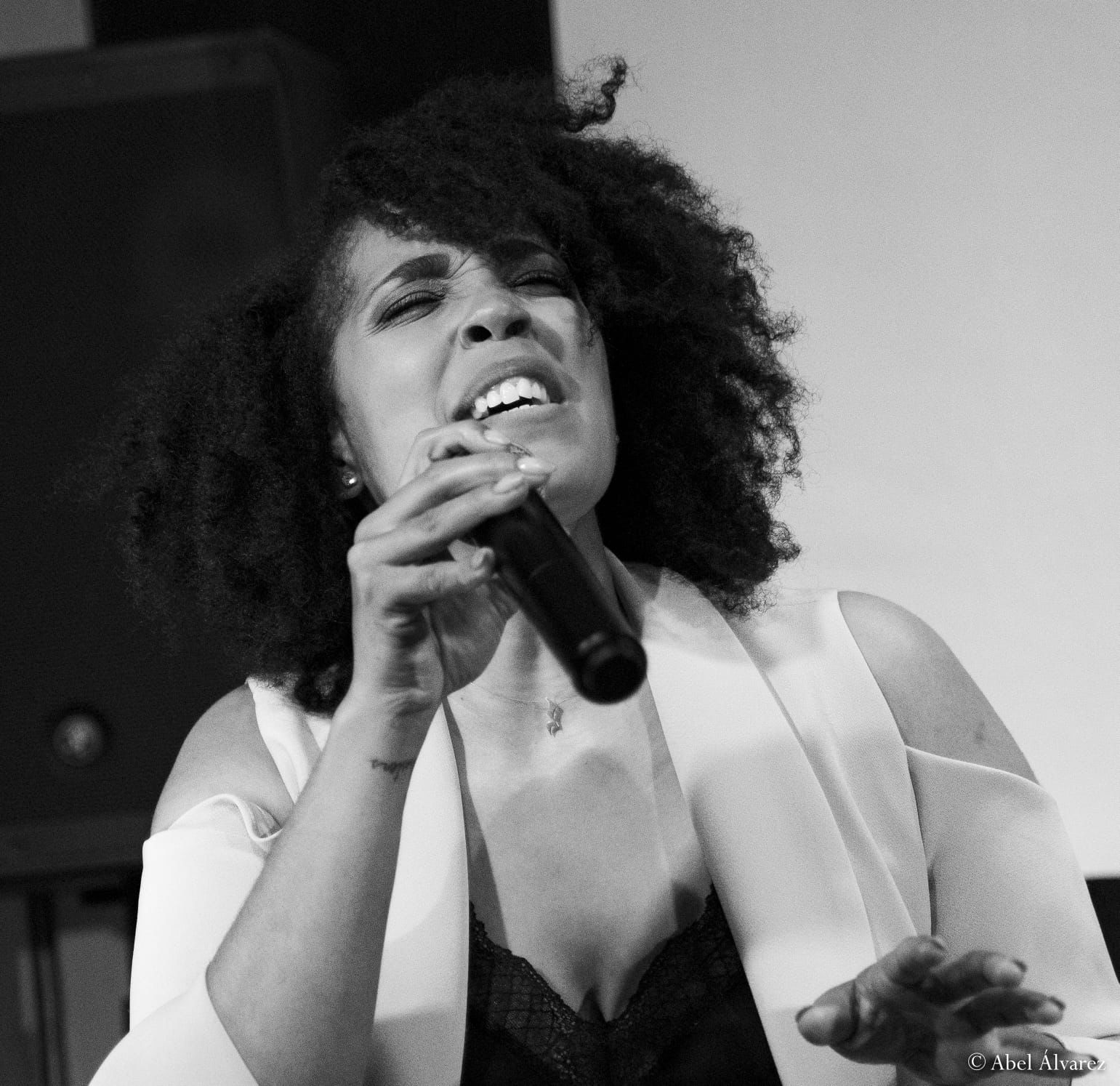 Kim Simmons lleva su soul más íntimo al Lone Star de Santa Cruz este sábado, 26 de julio