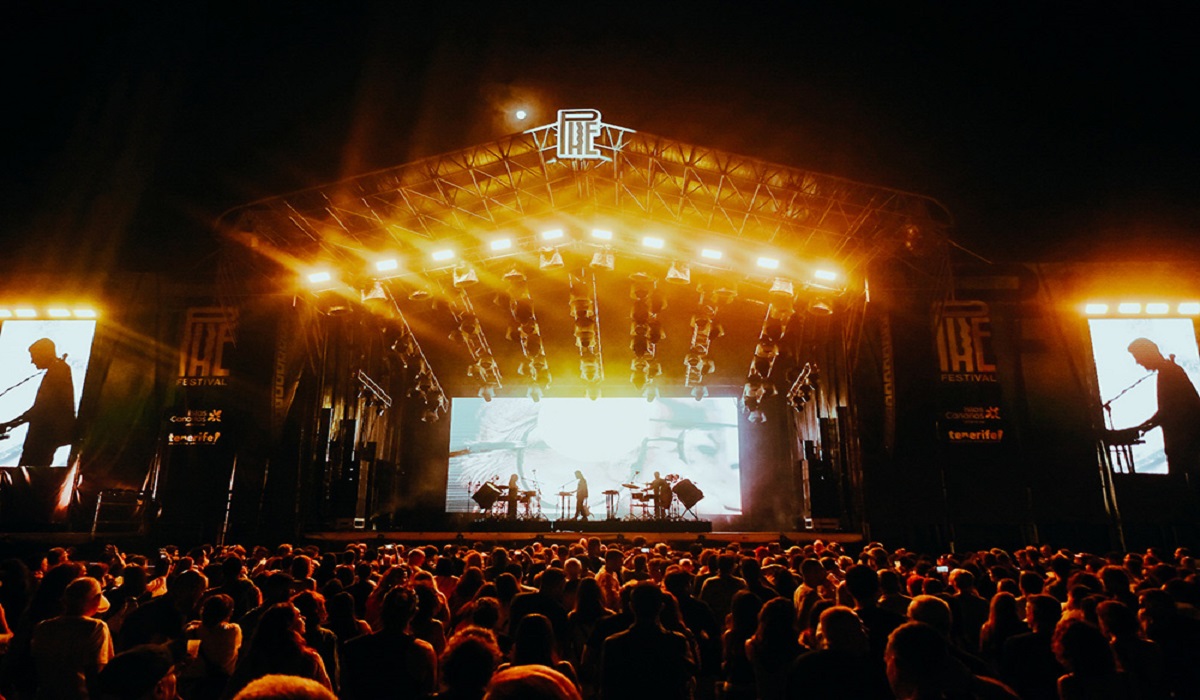 La fusión entre tradición y vanguardia de Ale Acosta brilla en la jornada inaugural de Phe Festival 2025