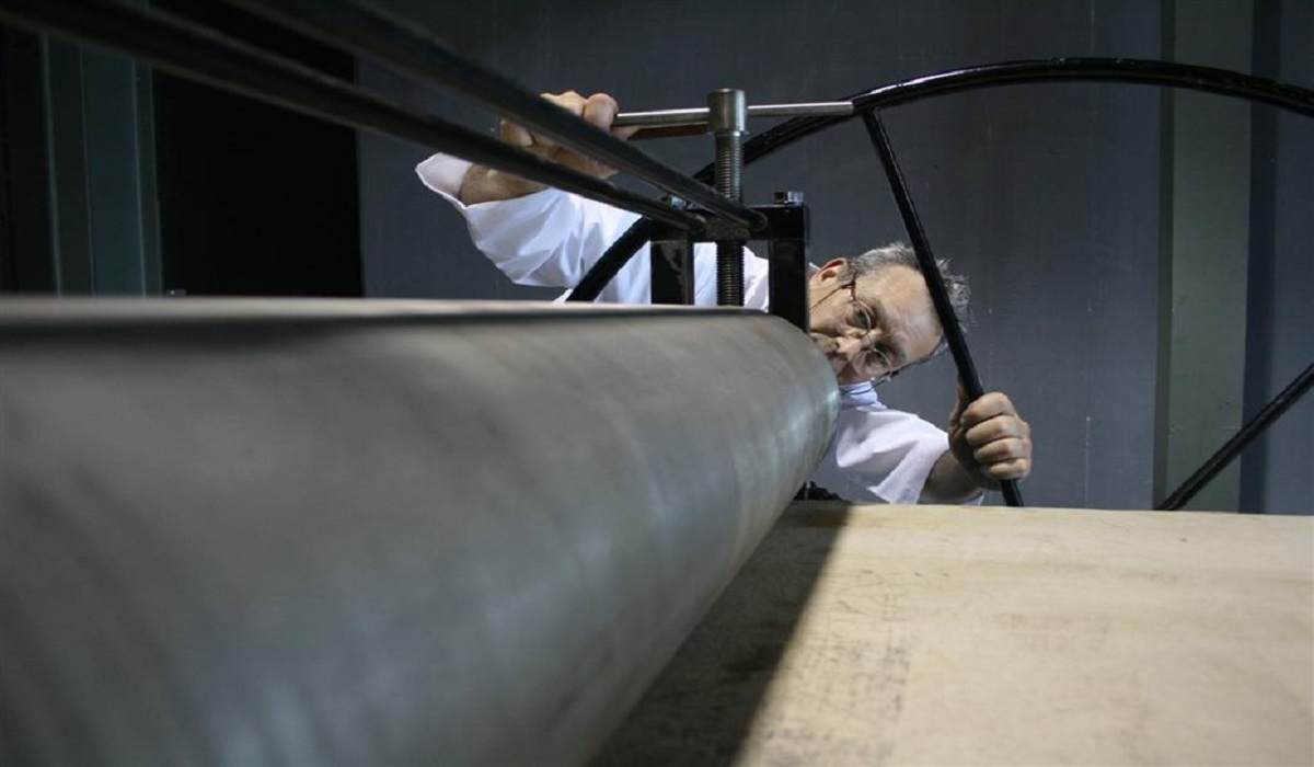 Alfonso Crujera ofrece una visita guiada en el Centro de Artes Plásticas del Cabildo grancanario a su muestra ‘Sacred Place’