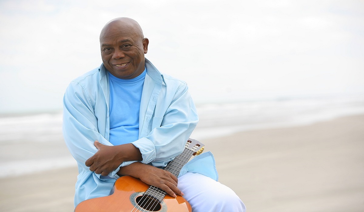 El MUNA acoge el virtuosismo de Filó Machado con un concierto y un taller de música brasileña