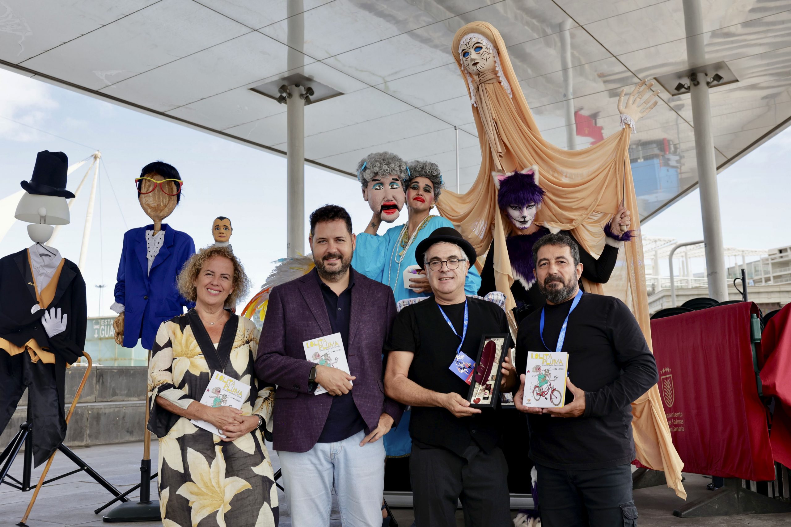 TEMUDAS estrena «Lolita Pluma, reina del parque Santa Catalina» y presenta la publicación que acompaña el espectáculo de títeres y objetos