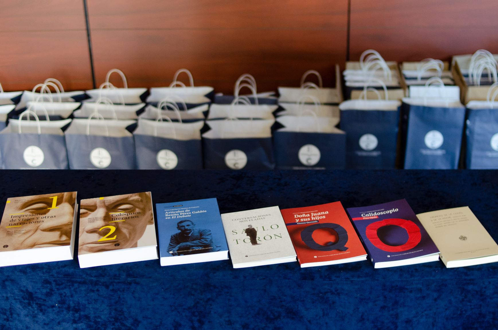 Ediciones del Cabildo de Gran Canaria reparte más 250 ejemplares entre las bibliotecas municipales de la isla