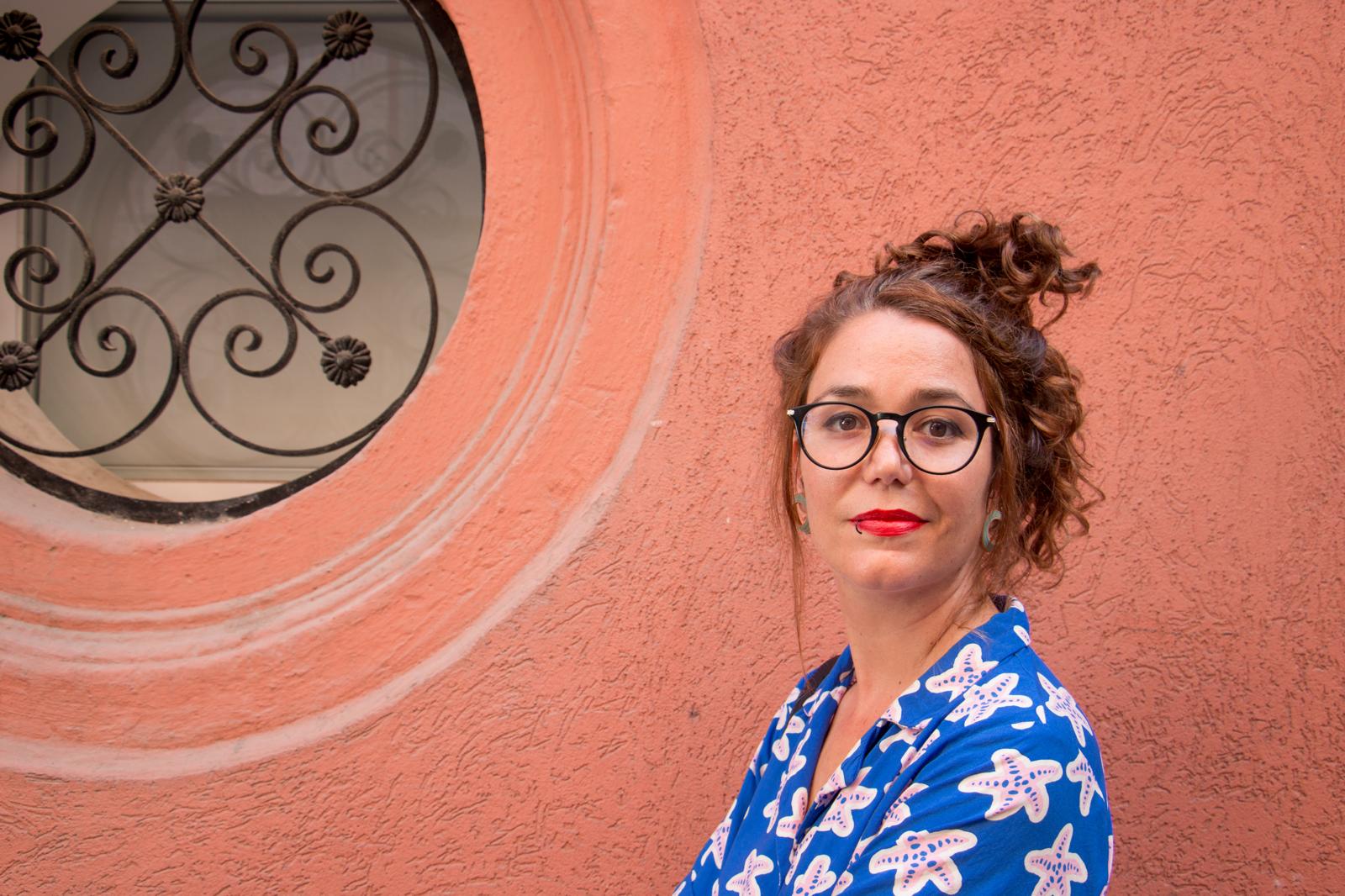 Ilu Ros, historietista: “En Una Casa en la Ciudad cuento mi experiencia como emigrante, similar a la que vivió mi familia en los sesenta”
