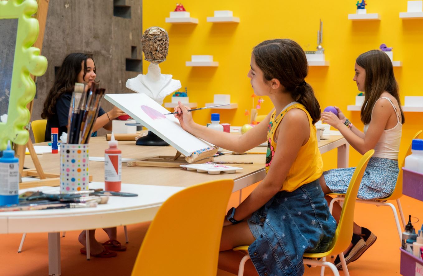 El museo TEA abre en el MiniTEA una exposición que invita a reflexionar sobre la identidad y el valor de la comunidad