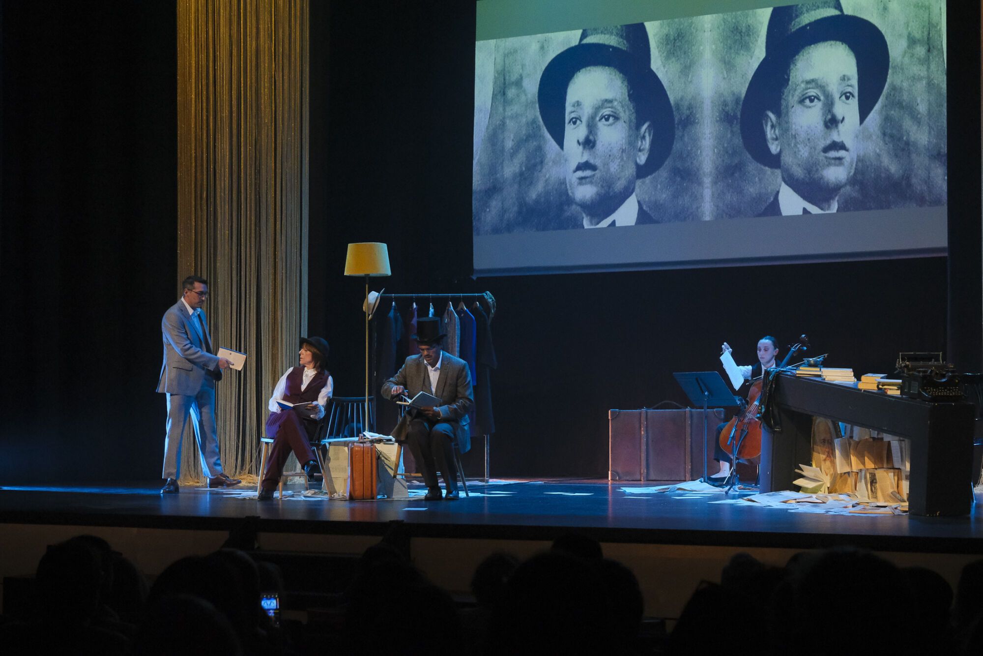 Llega a Tenerife ‘Siempre’, la pieza teatral que pone voz a Alonso Quesada, protagonista de Letras Canarias