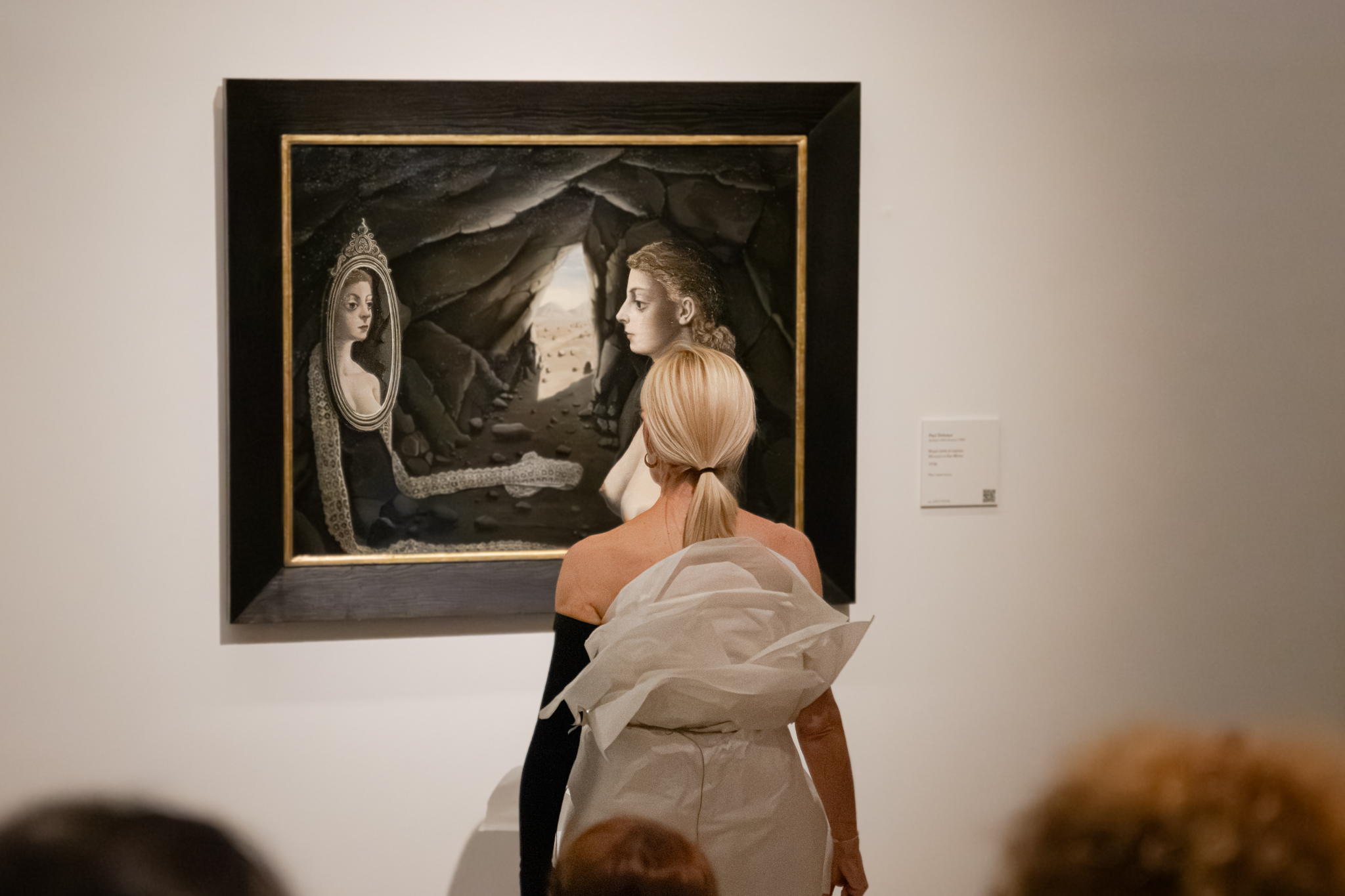 La artista canaria Teresa Correa escenifica en el Thyssen la performance ‘Mujer ante el espejo’ fruto del acuerdo de colaboración suscrito entre el museo nacional y el CAAM
