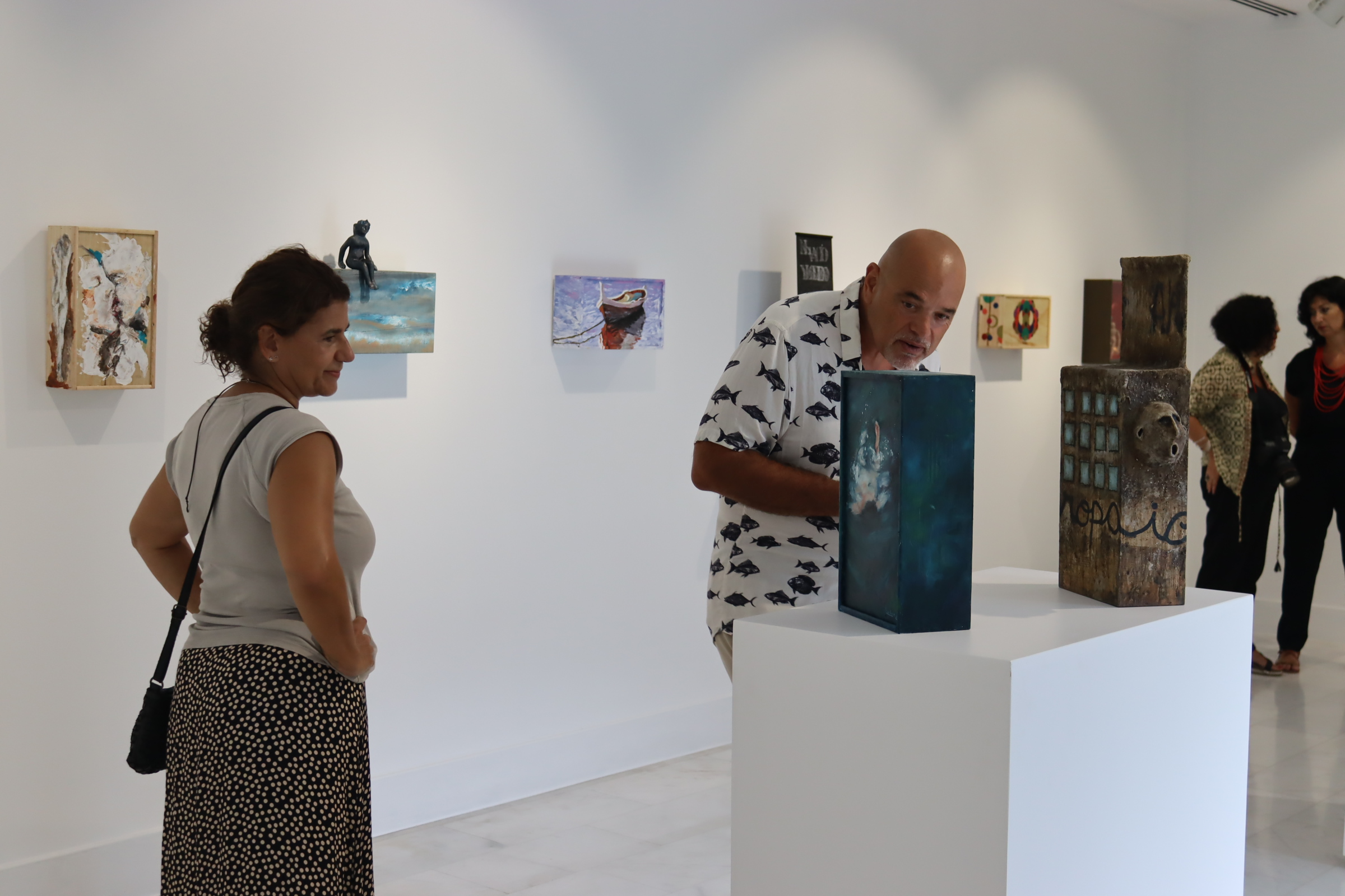 Se celebra en Casa África la subasta solidaria de la exposición colectiva ‘Cajas para un sueño’