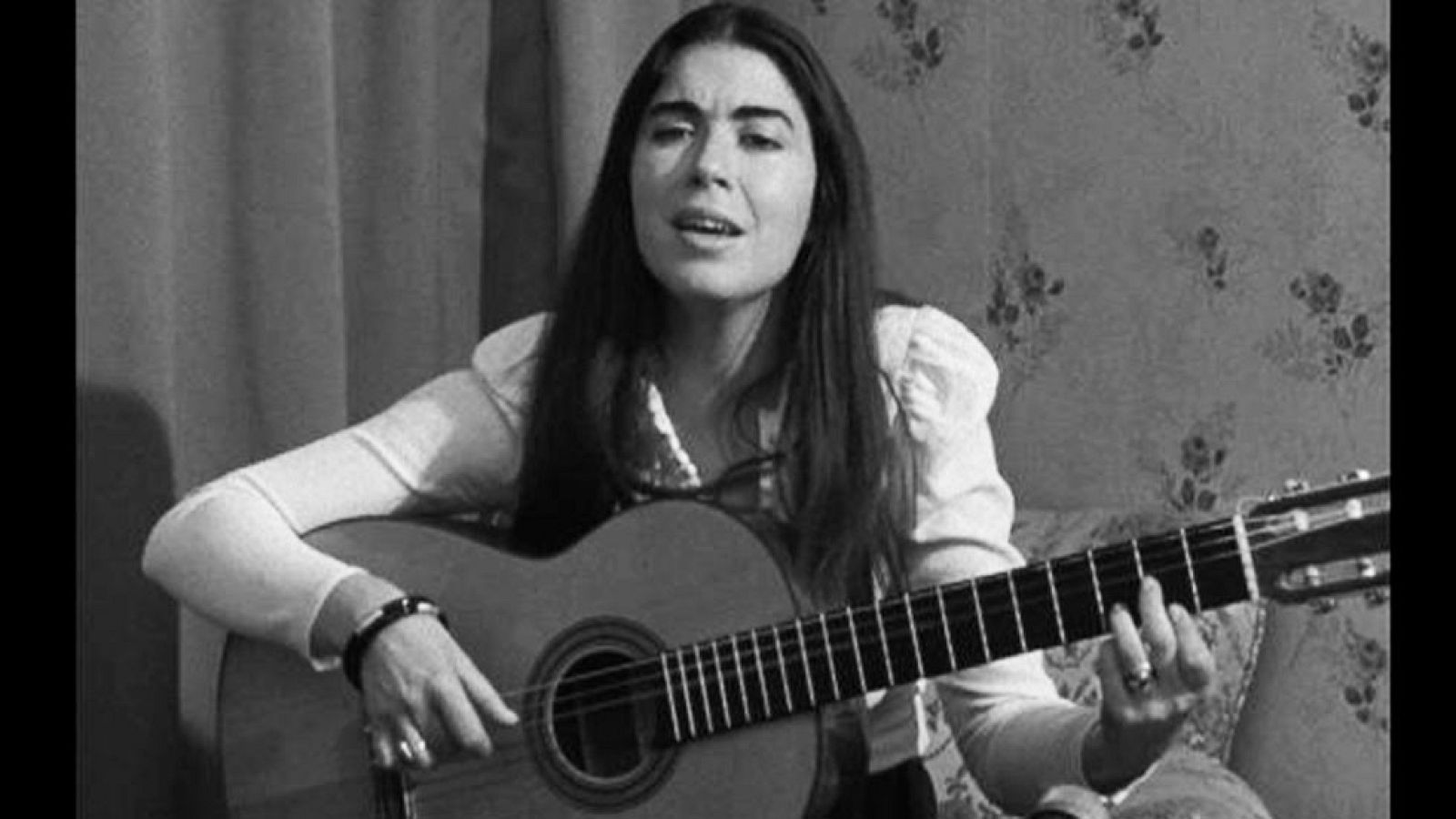 Los ‘Versos contra la dictadura’ resuenan en la azotea de la Biblioteca Insular para recordar la represión franquista