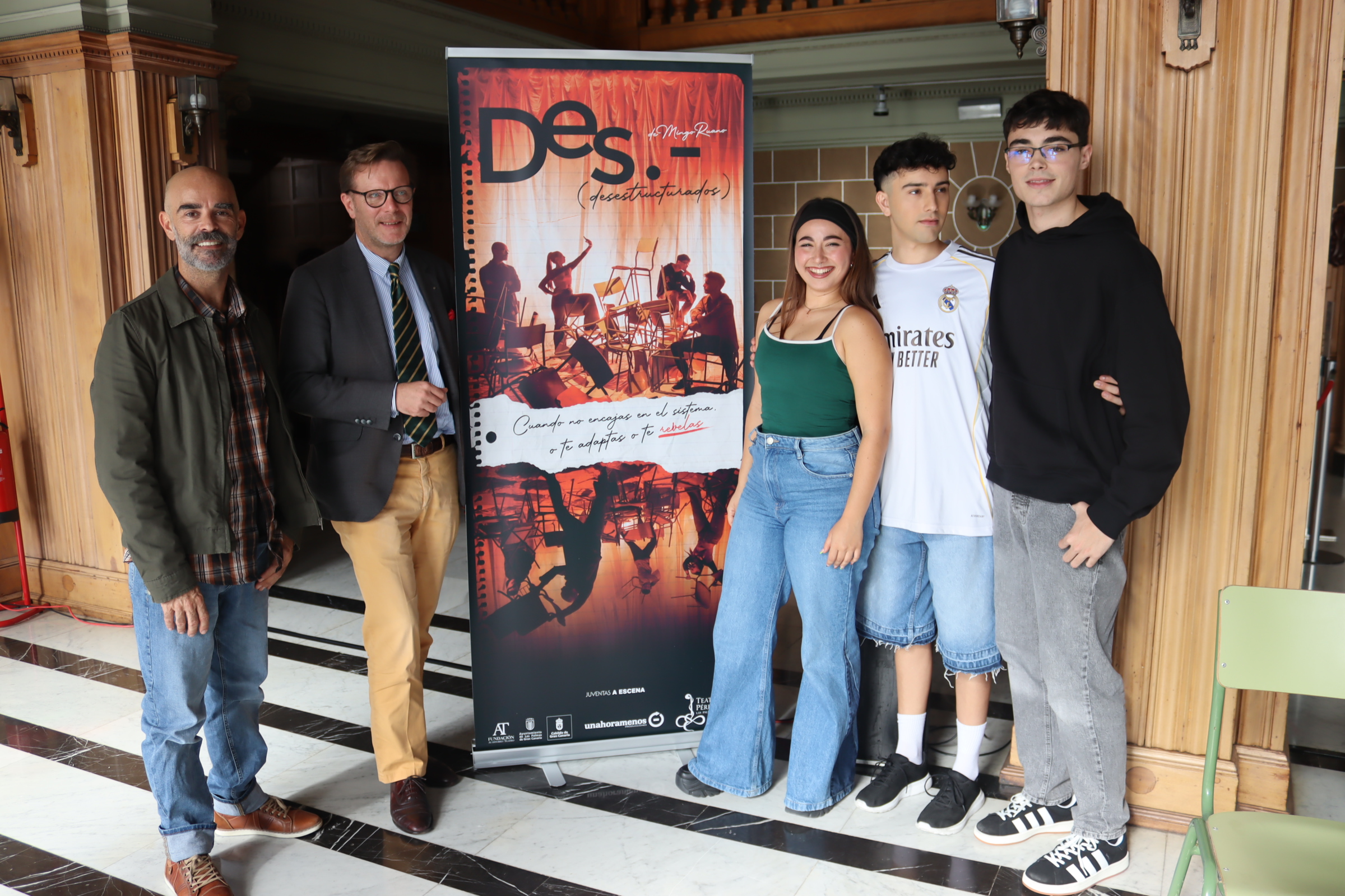 El montaje escénico ‘DES.-(desestructurados)’ pone al descubierto la vulnerabilidad adolescente en el Teatro Pérez Galdós