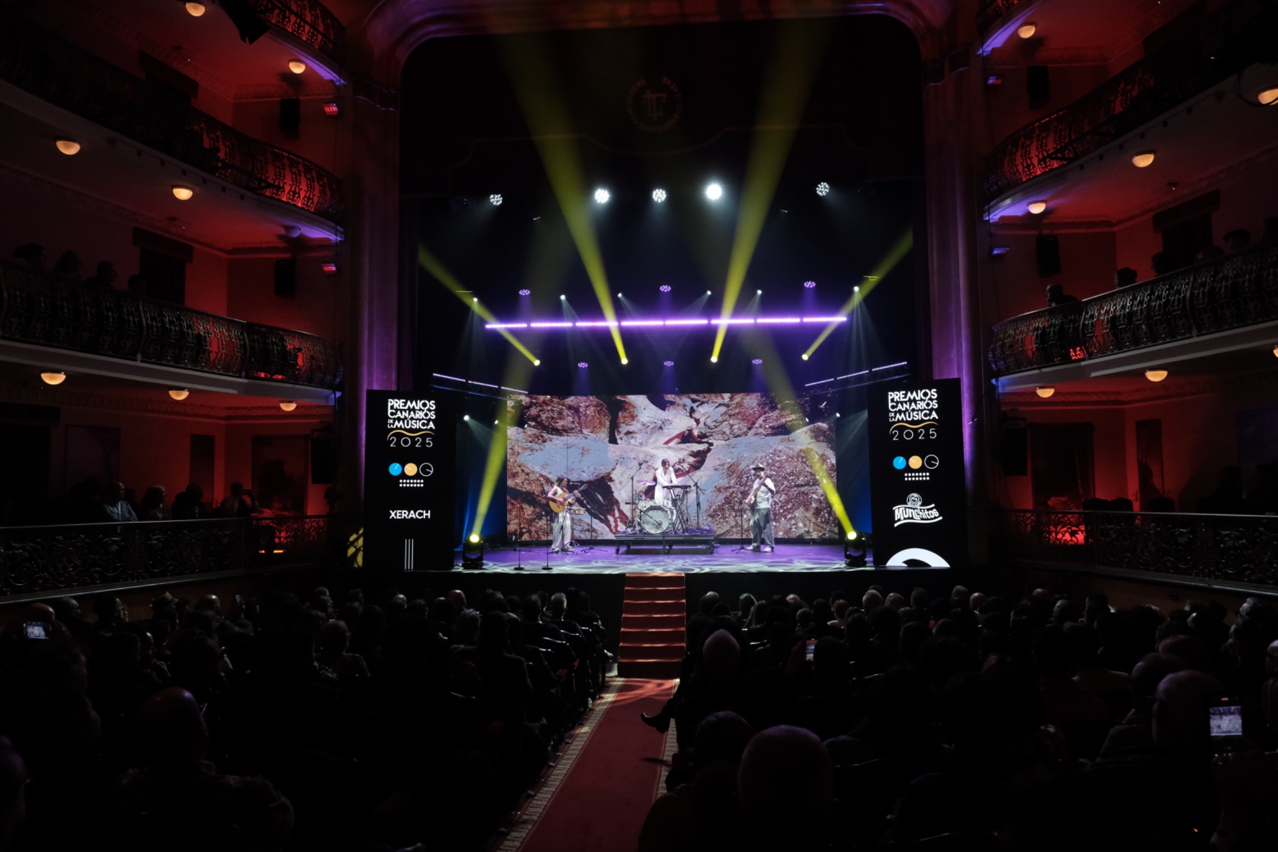 Los Premios Canarios de la Música se rinden al talento de la joven cantante y compositora Julia Rodríguez