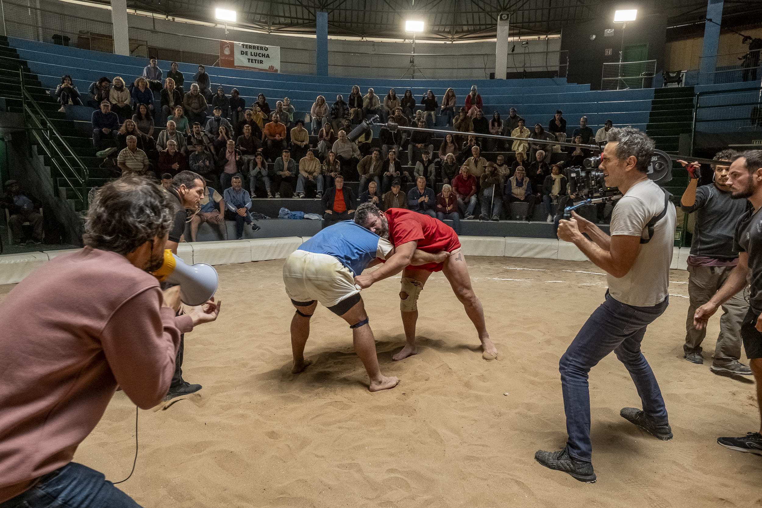 El preestreno de ‘La Lucha’ en Tenerife transforma en un cine el Terrero Insular Mencey Tegueste