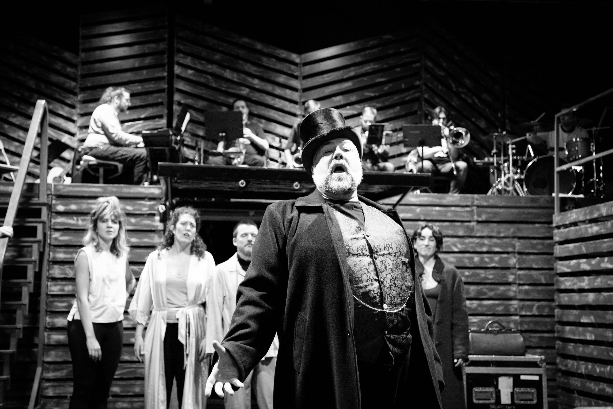 El cantante Coque Malla encabeza el reparto en La ópera de los tres centavos