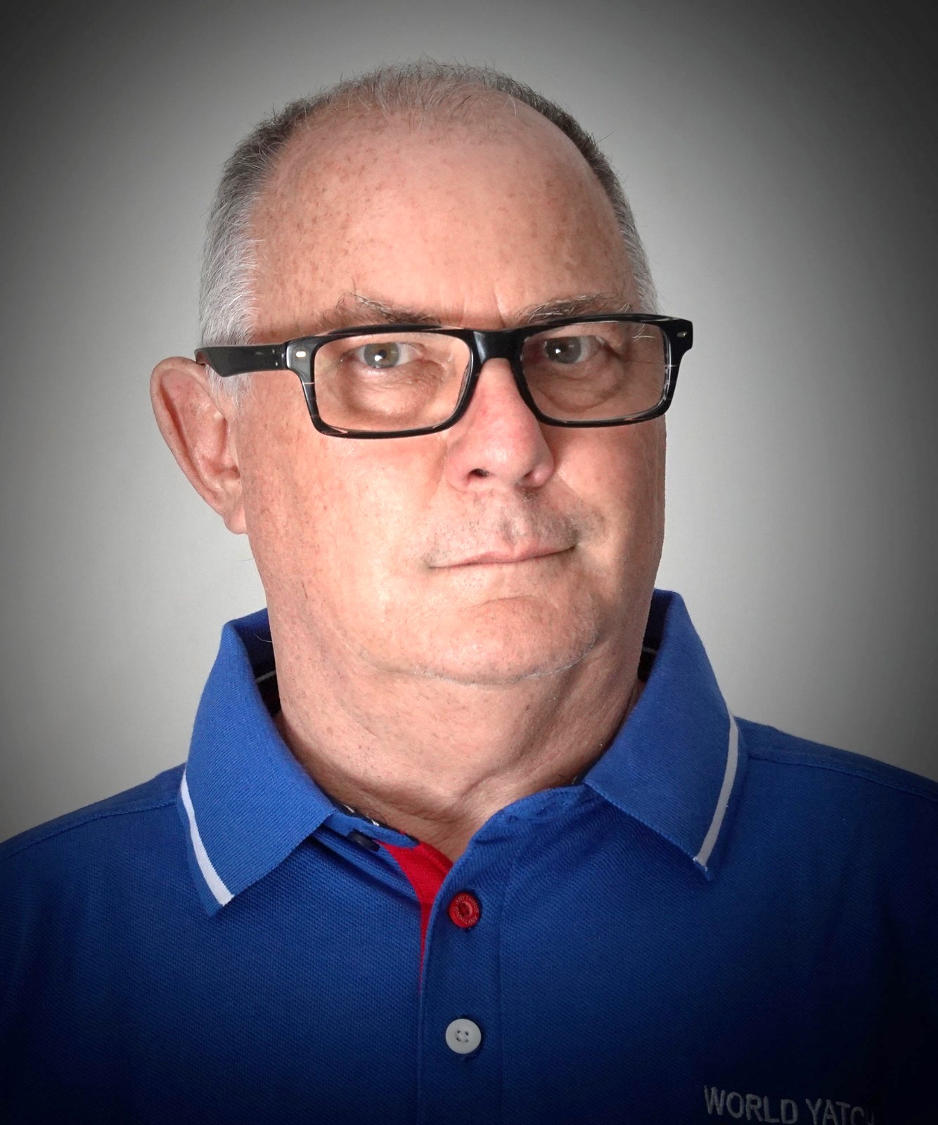 ‘Asomado al pasado’, un poemario que nos transporta a los territorios de la memoria