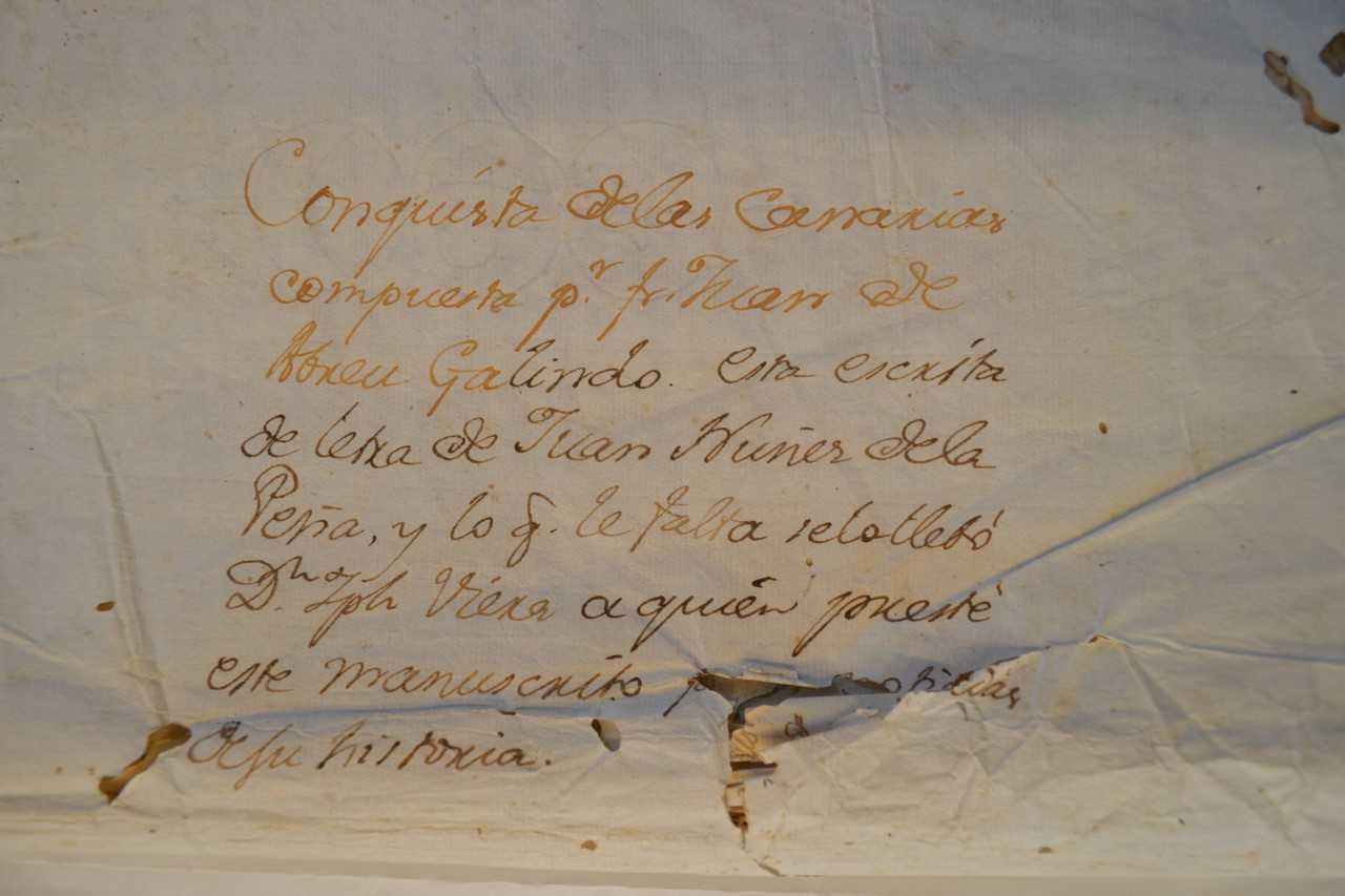 ‘Inmovilizar el tiempo. Objetos restaurados de Museos de Tenerife’ llega al CEDOCAM con un manuscrito inédito