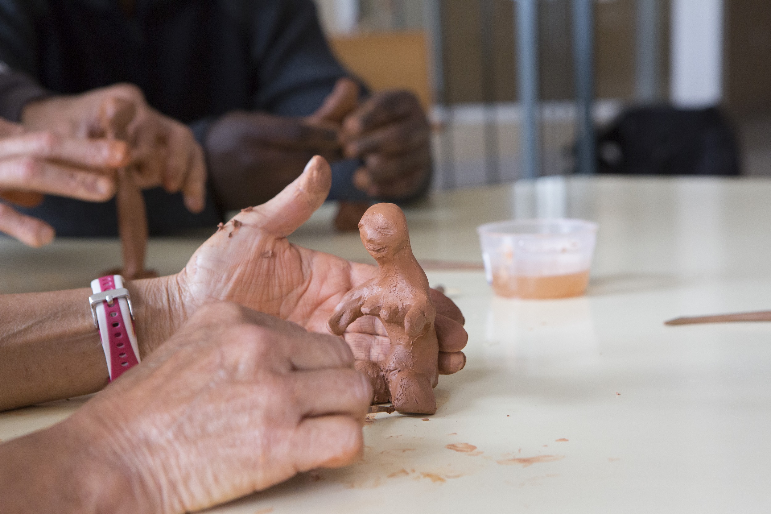 Cueva Pintada organiza el taller ‘Rasgos de Mujer’ para adentrarse en las claves de las representaciones de figuras humanas
