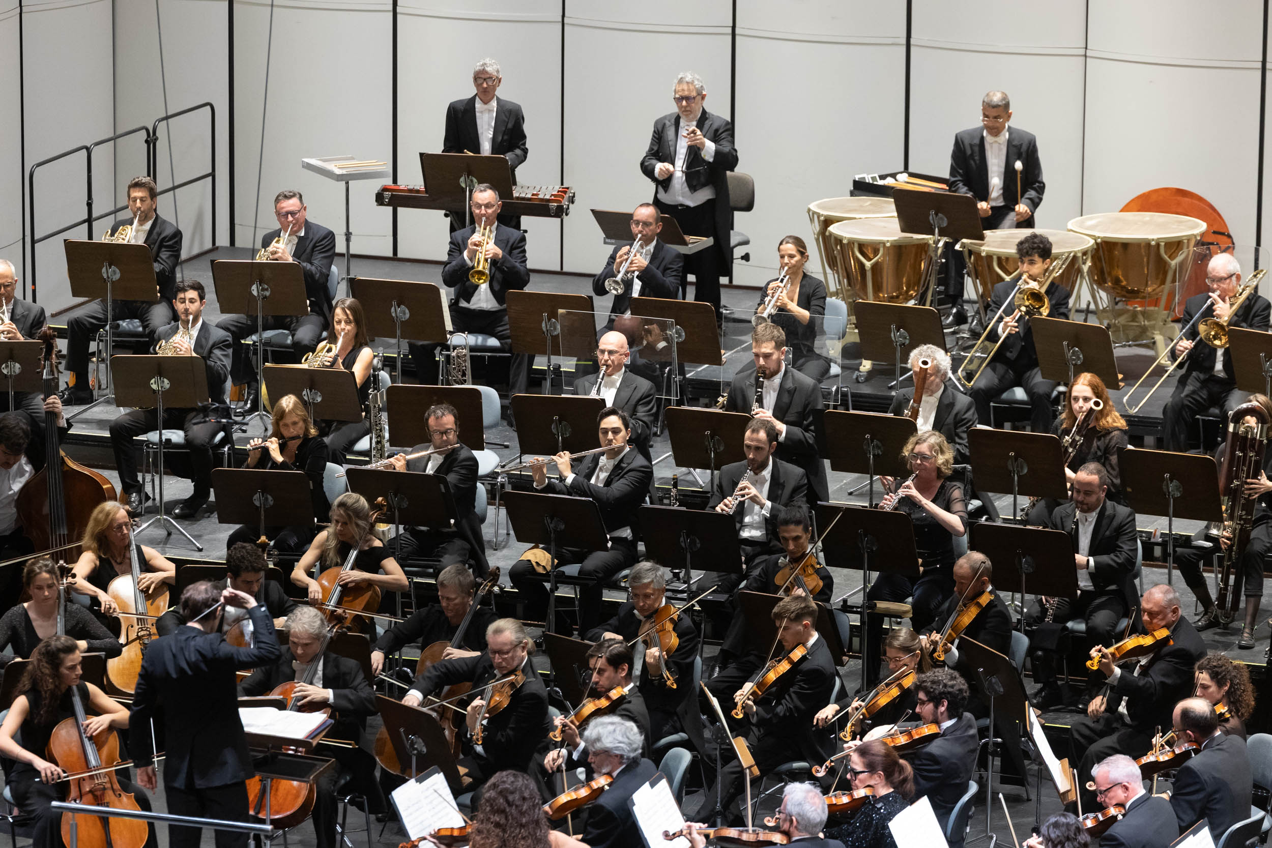 Ariane Matiakh y Clara-Jumi Kang debutan con la Sinfónica en un programa con estreno absoluto