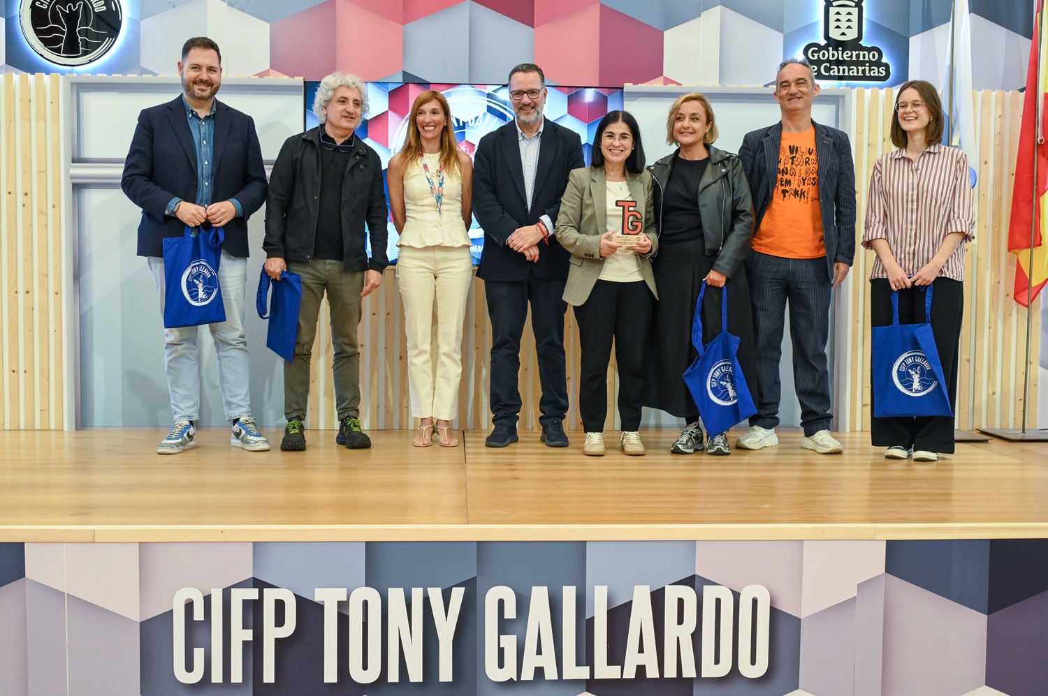 Darias conoce el proyecto ‘Identidad Vecinal’ en el CIFP Tony Gallardo de La Isleta