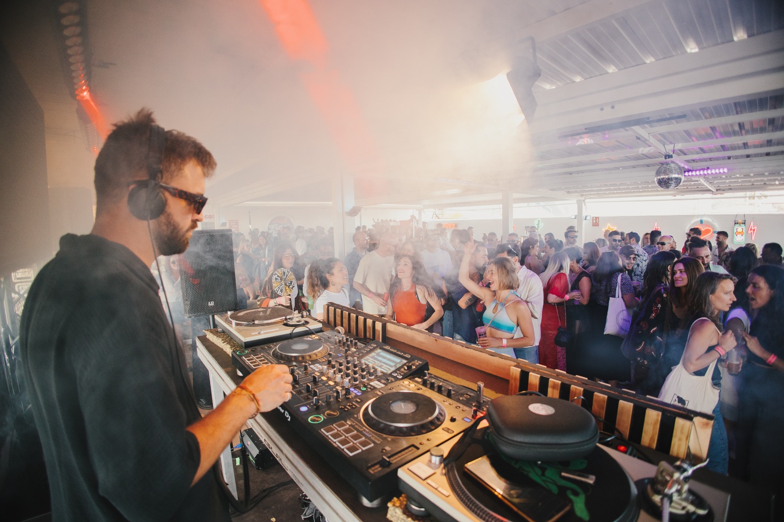 El MUNA reúne a amantes del vinilo y la música electrónica en el Flashback Record Store Day