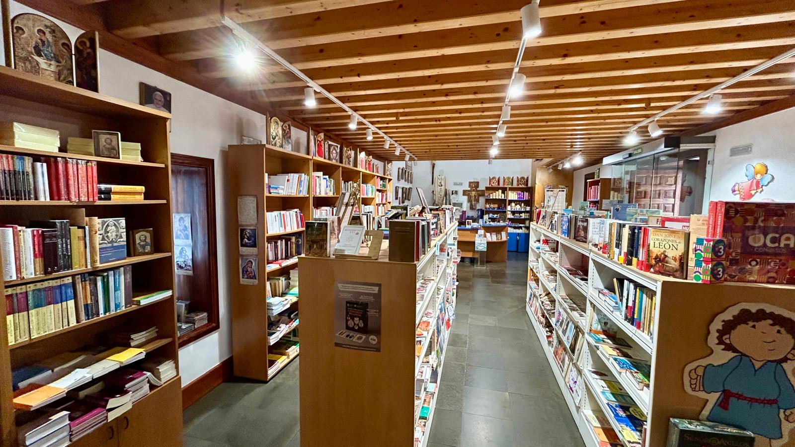 Las librerías de La Laguna reivindican su papel como corazón cultural en el Día del Libro