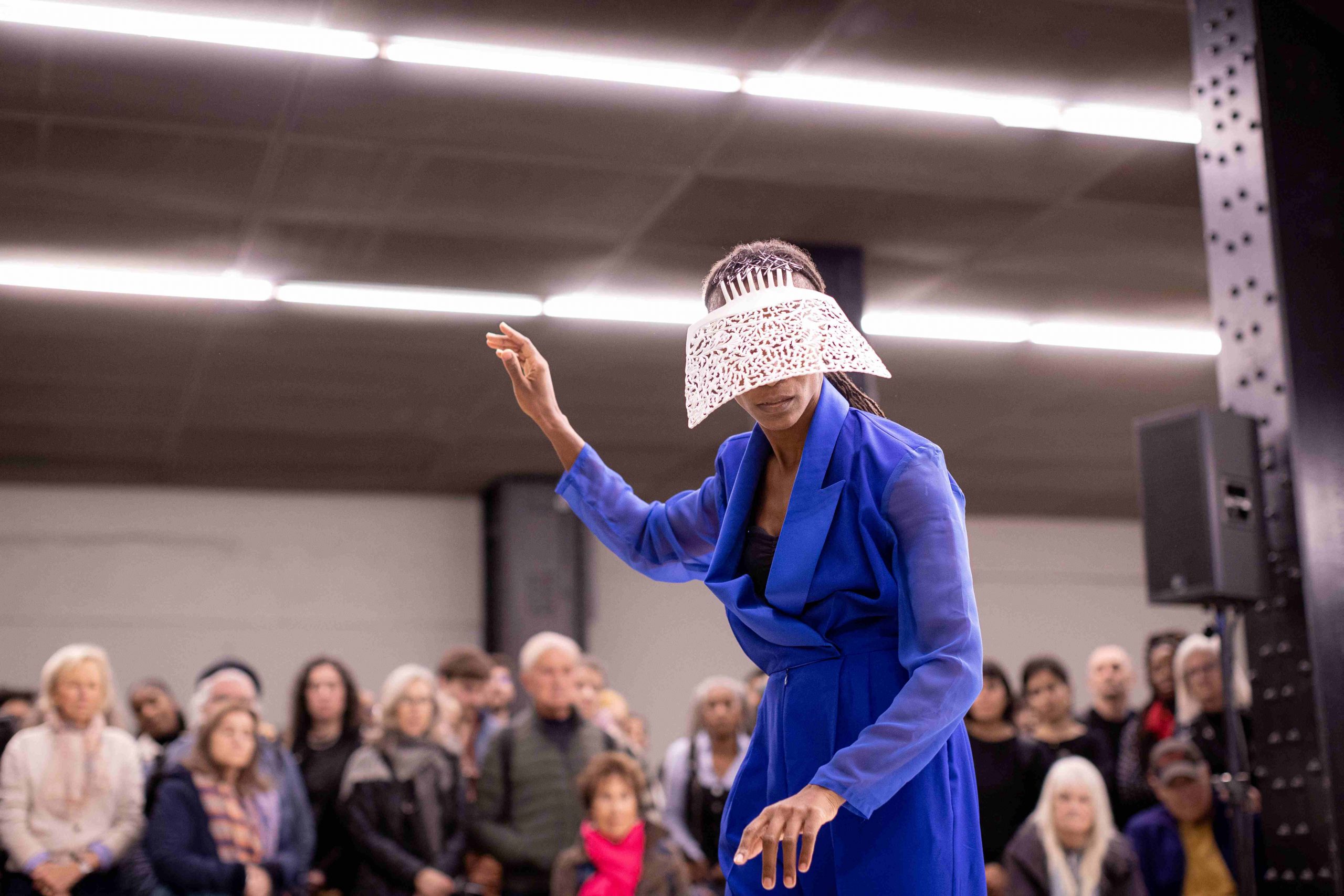 Yinka Esi Graves explora la conexión entre ritmo y cuerpo en un taller intensivo en el museo TEA