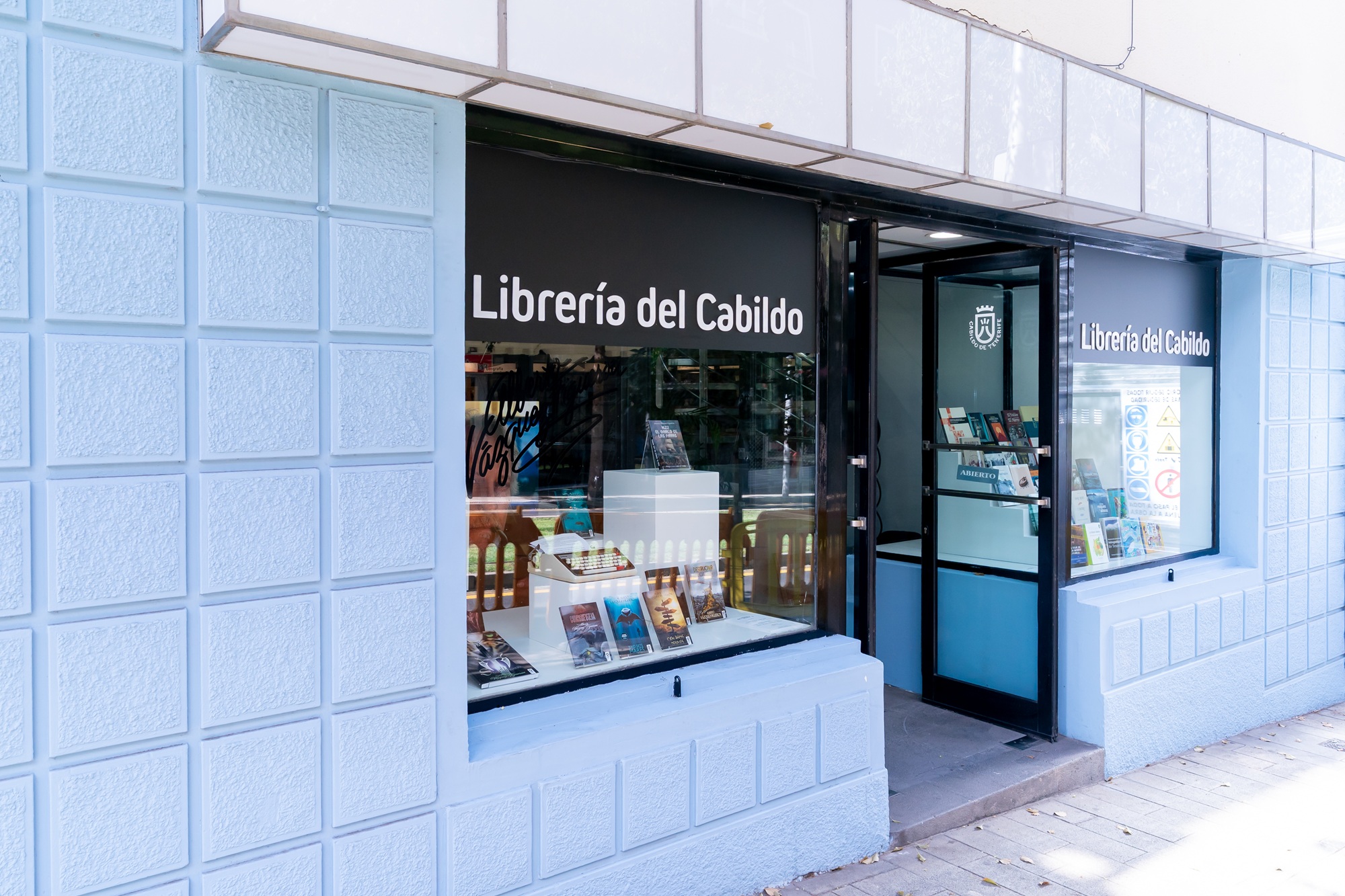 La Librería del Cabildo acoge un recital poético de Isabel Expósito en torno a su obra “A instancias del agua”