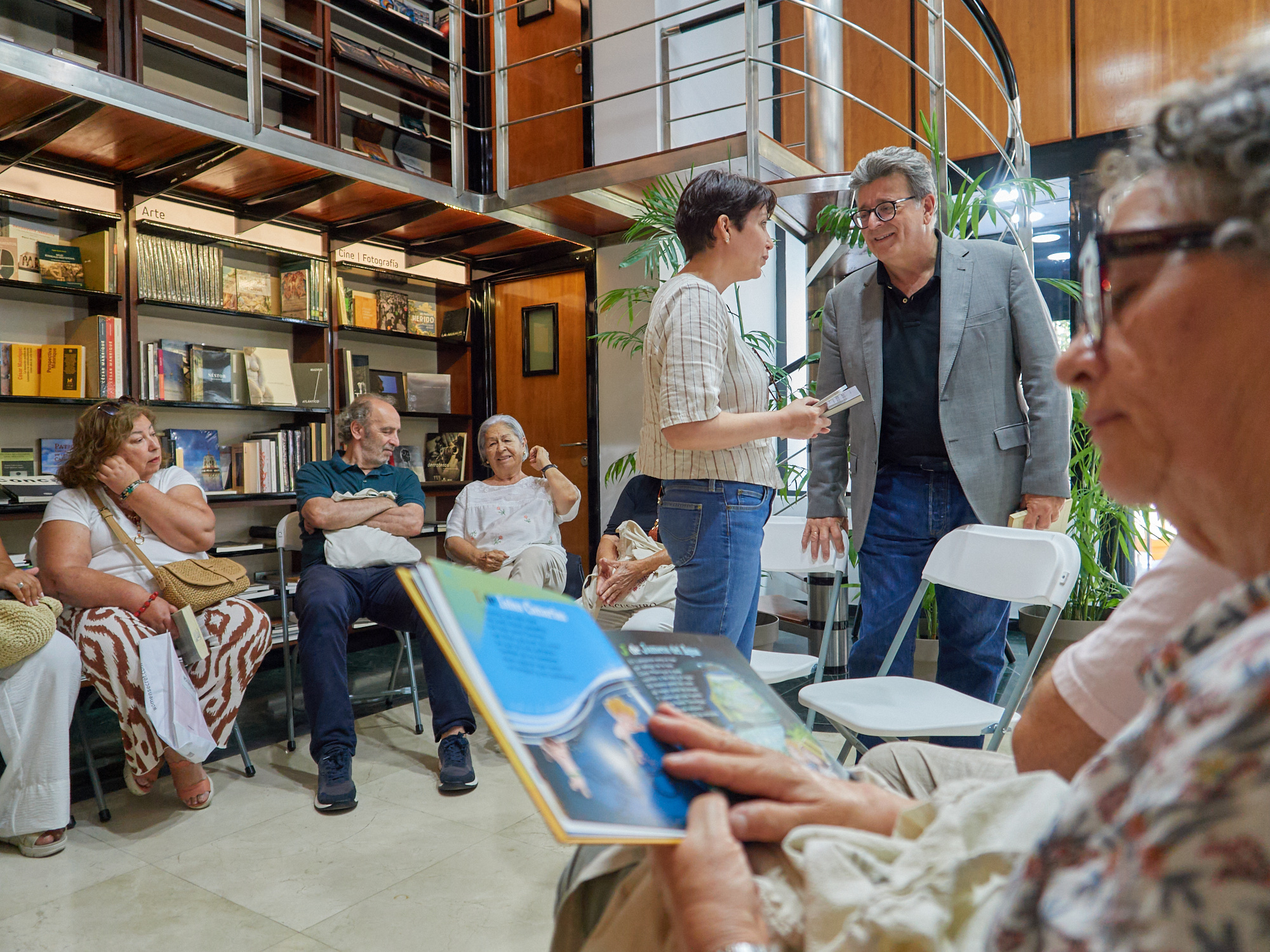 El Club de Lectura de la Librería del Cabildo se adentra en el universo de Alfonso García-Ramos