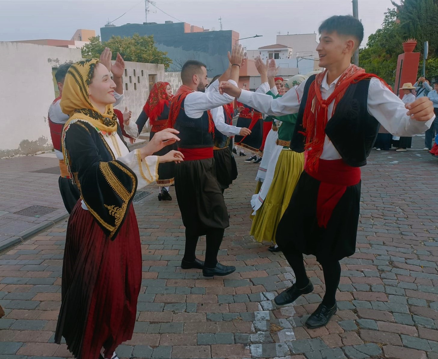 Ingenio se llena de plenas, polkas, sevillanas y sirtakis
