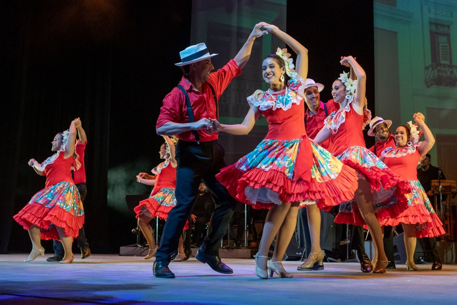Ingenio sale a la calle para bailar al ritmo musical de Taiwán, Costa de Marfil, Grecia, Armenia, Bulgaria, Puerto Rico, España y Canarias