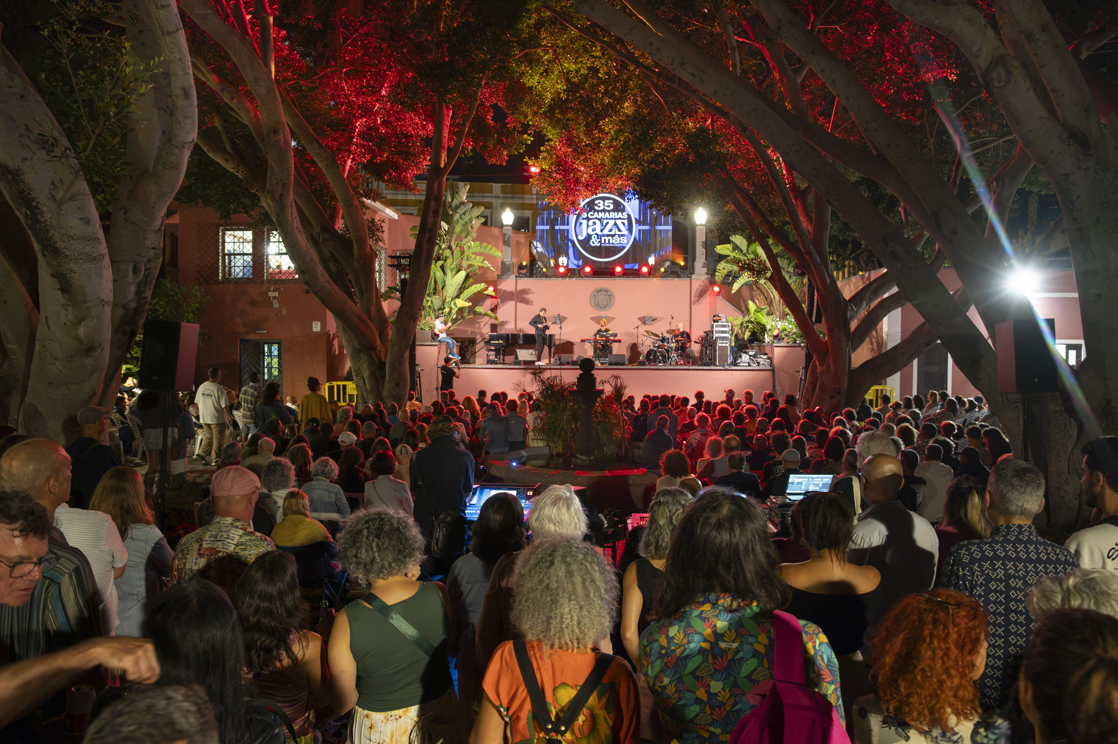 Canarias Jazz & Más recibe en su última semana un concierto exclusivo de Jacob Collier junto a la OFGC y la singularidad musical de Tigran Hamasyan