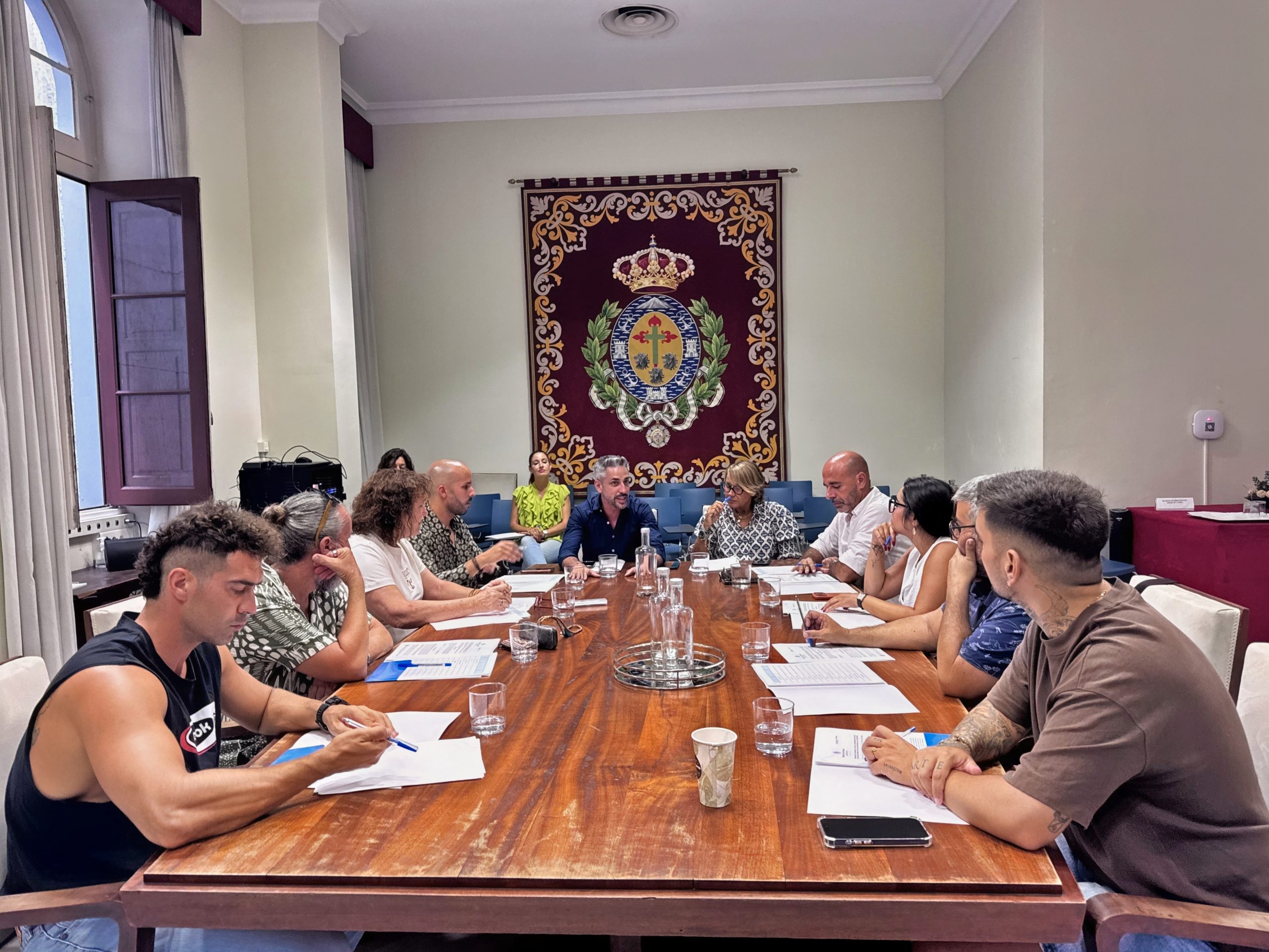 Cinco finalistas optan a ser el autor del cartel del Carnaval 2027 de Santa Cruz de Tenerife