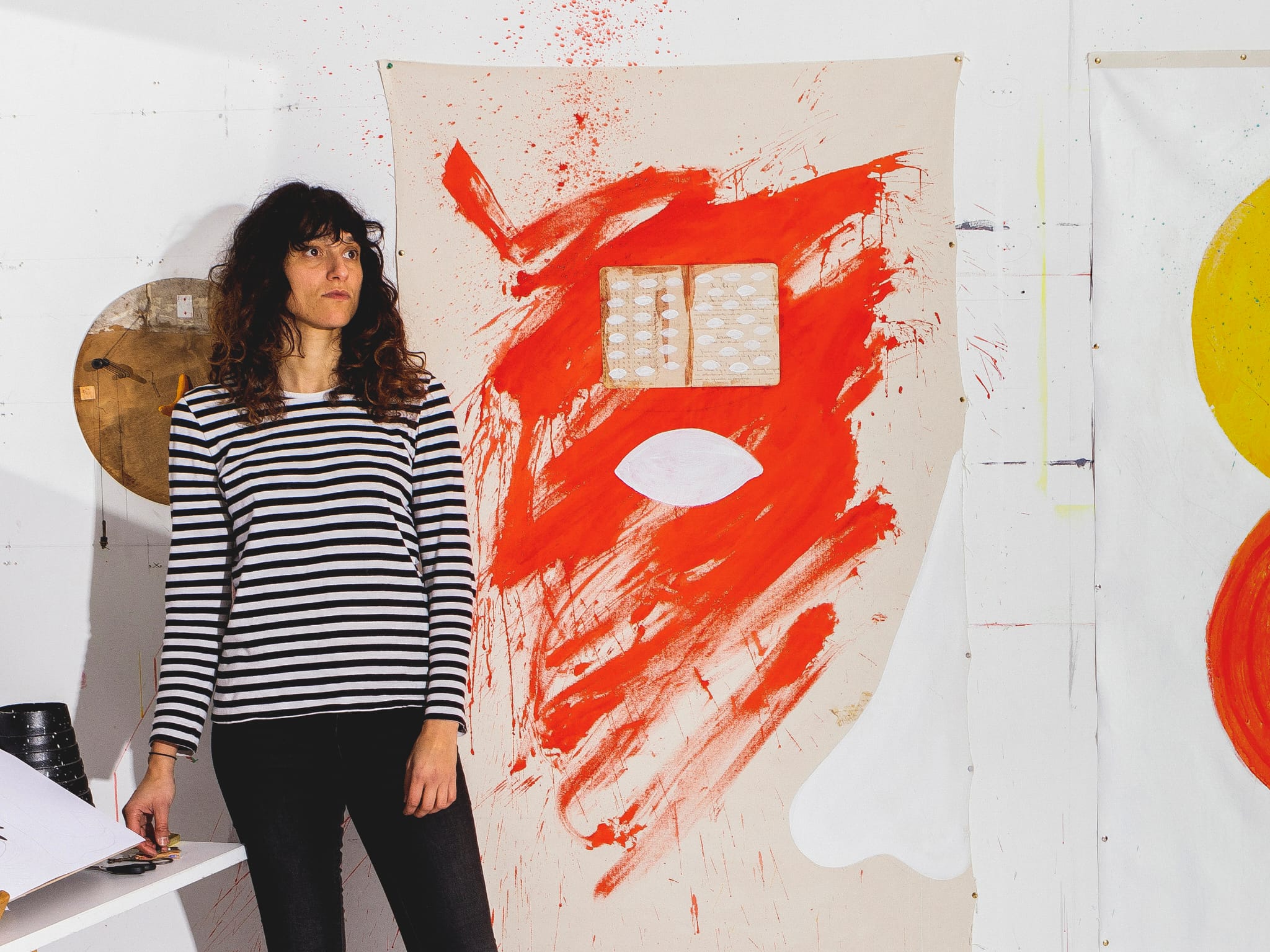 Cristina Guitián Reyes, artista multidisciplinar: “El auge de los murales se debe a que nuestra capacidad de atención está cada vez más limitada, nos cuesta sorprendernos o mirar algo”
