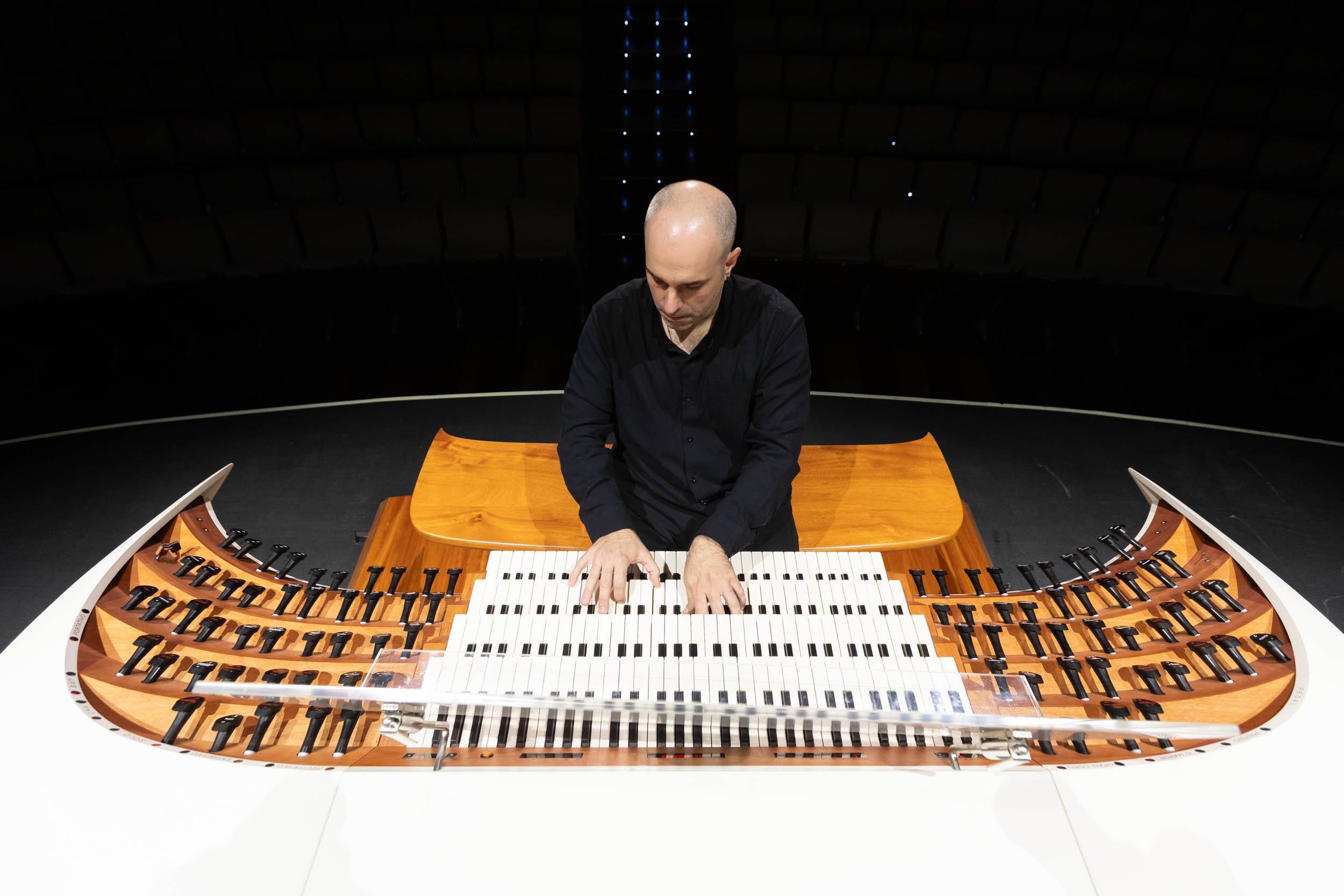 Juan de la Rubia se hace con el órgano del Auditorio con la Orquesta Barroca en escena