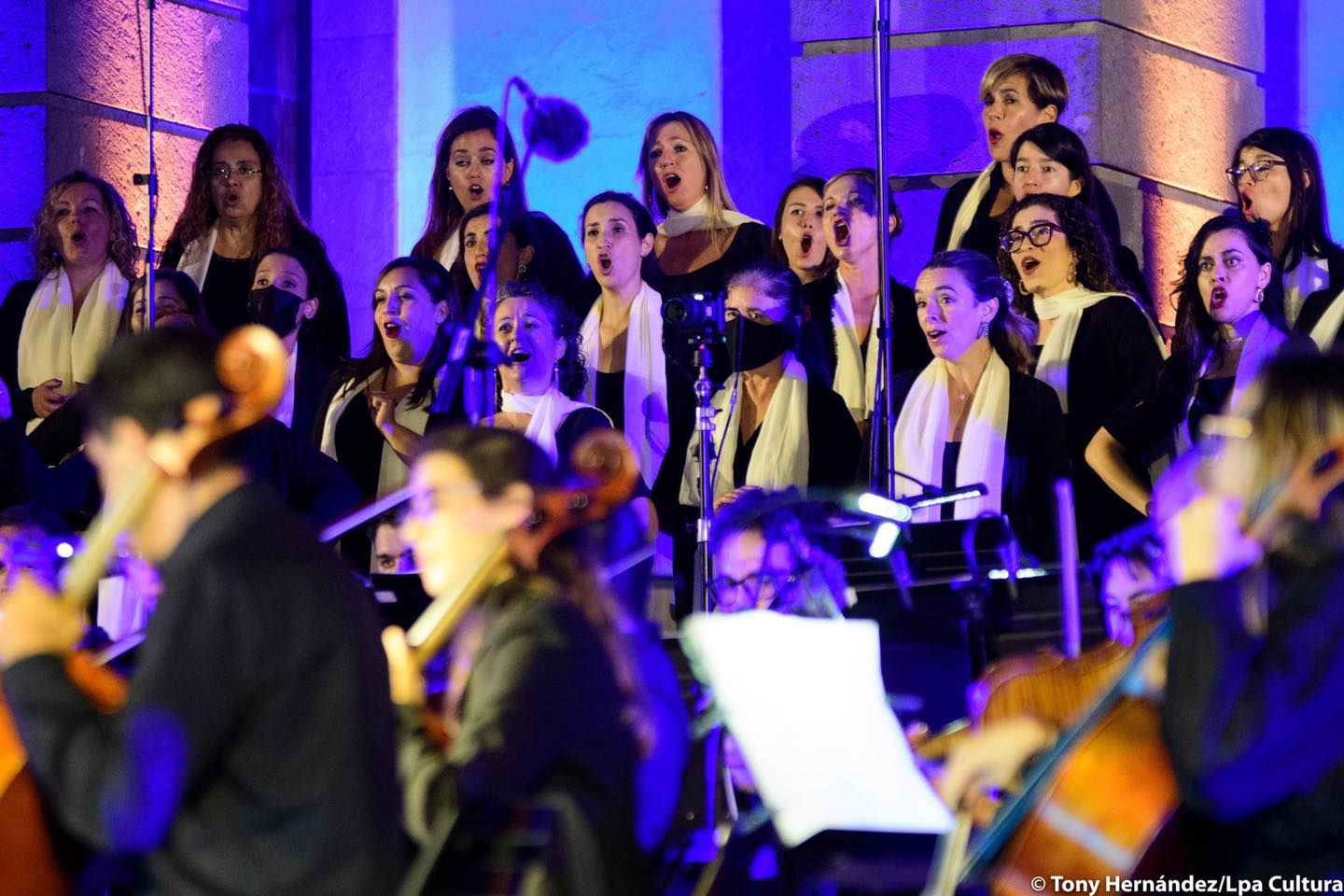 La Zarzuela pone al coro en el centro del escenario del Teatro Cuyás