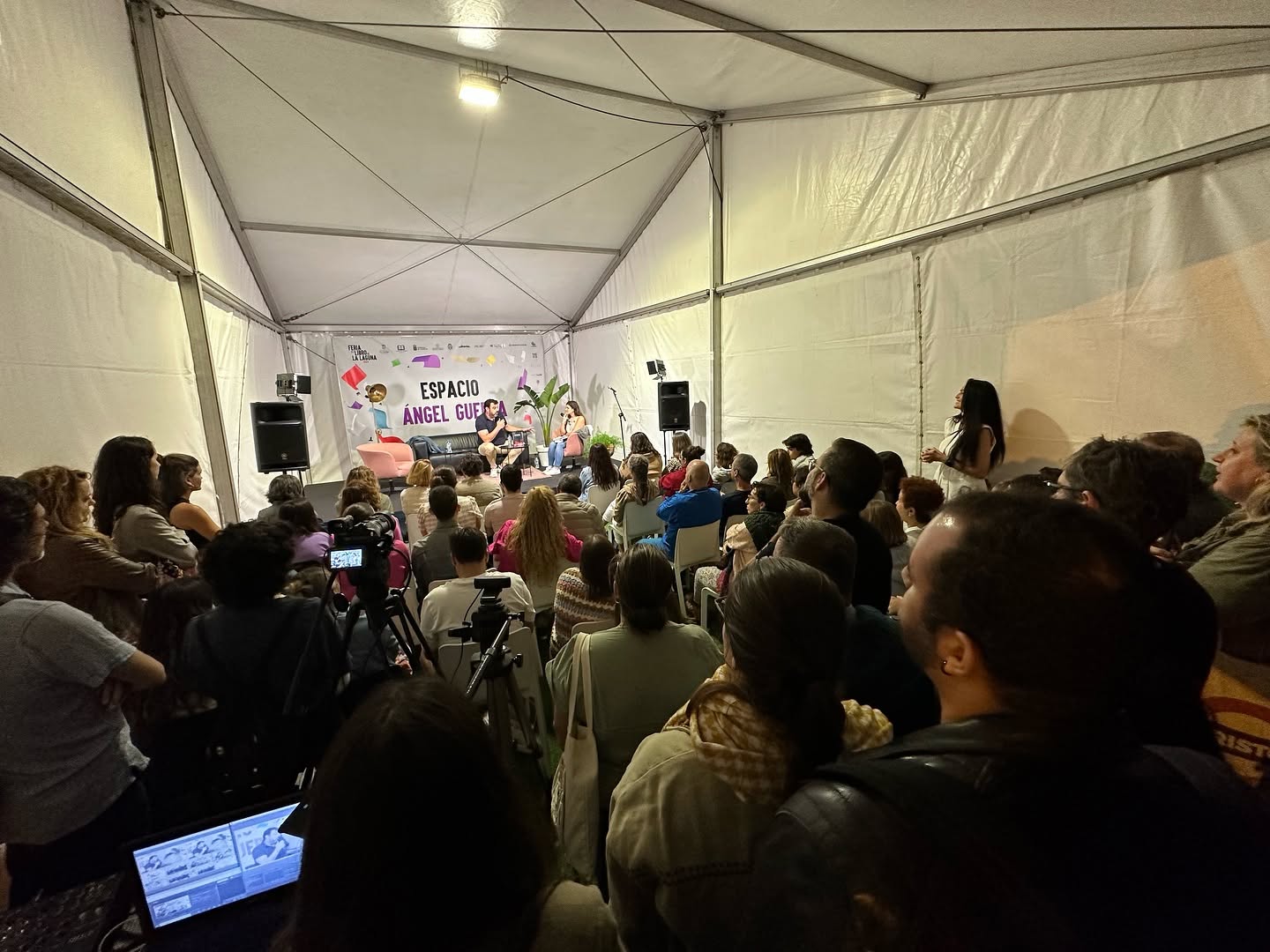 La Feria del Libro de Tenerife acoge por primera vez una librería de Gran Canaria