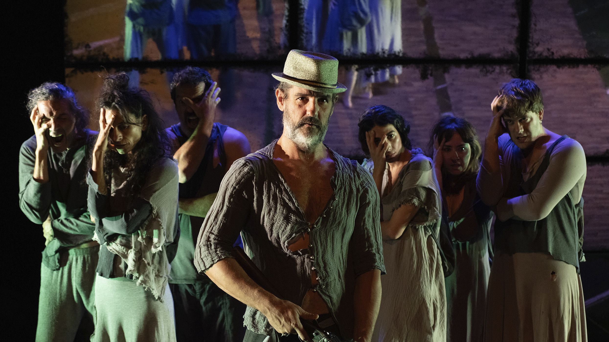 Magüi Mira lleva al Teatro Cuyás la vigencia de La barraca, el clásico de Blasco Ibáñez